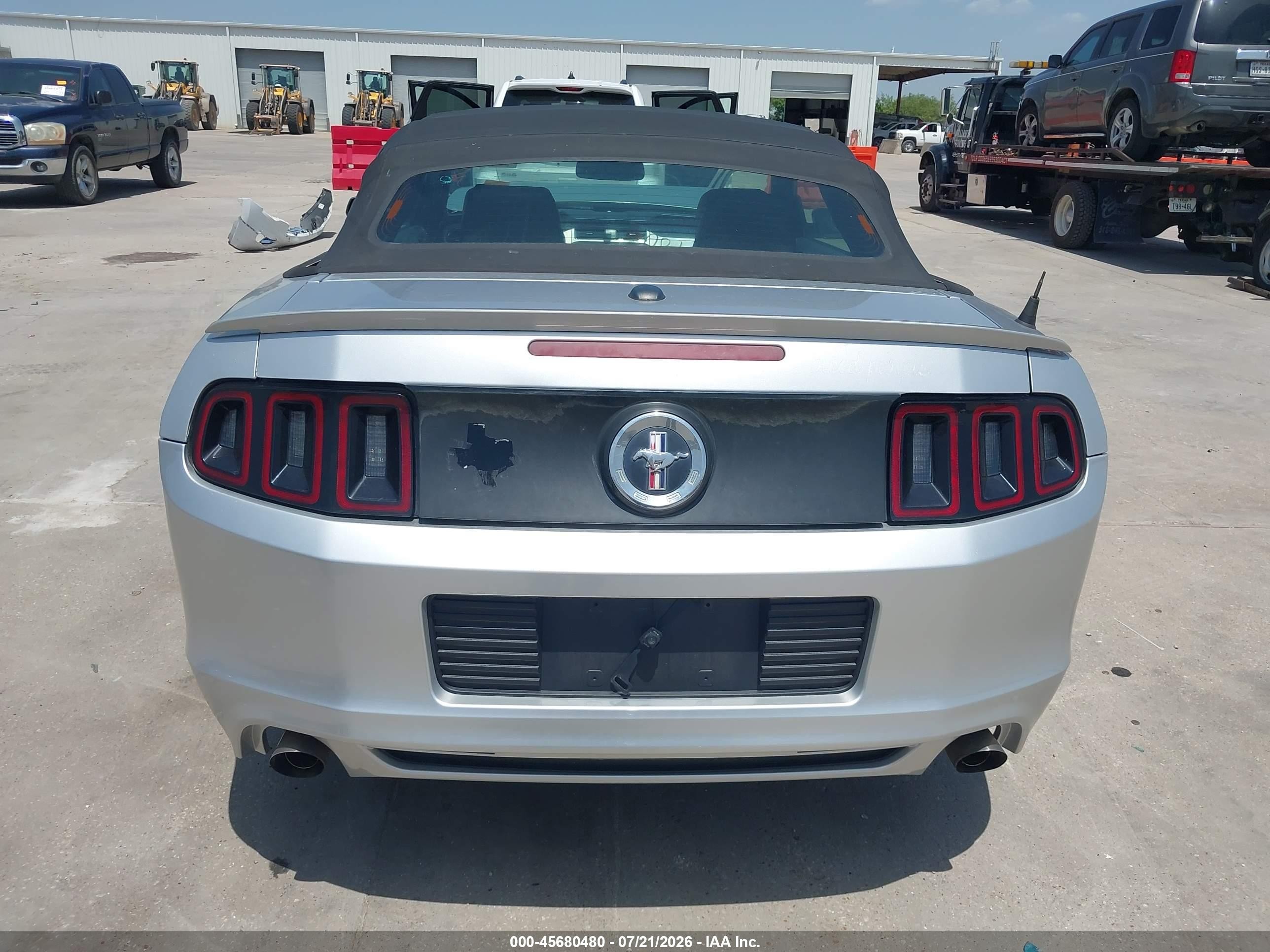 2014 Ford Mustang V6 Premium Серебряный vin: 1ZVBP8EM7E5242631
