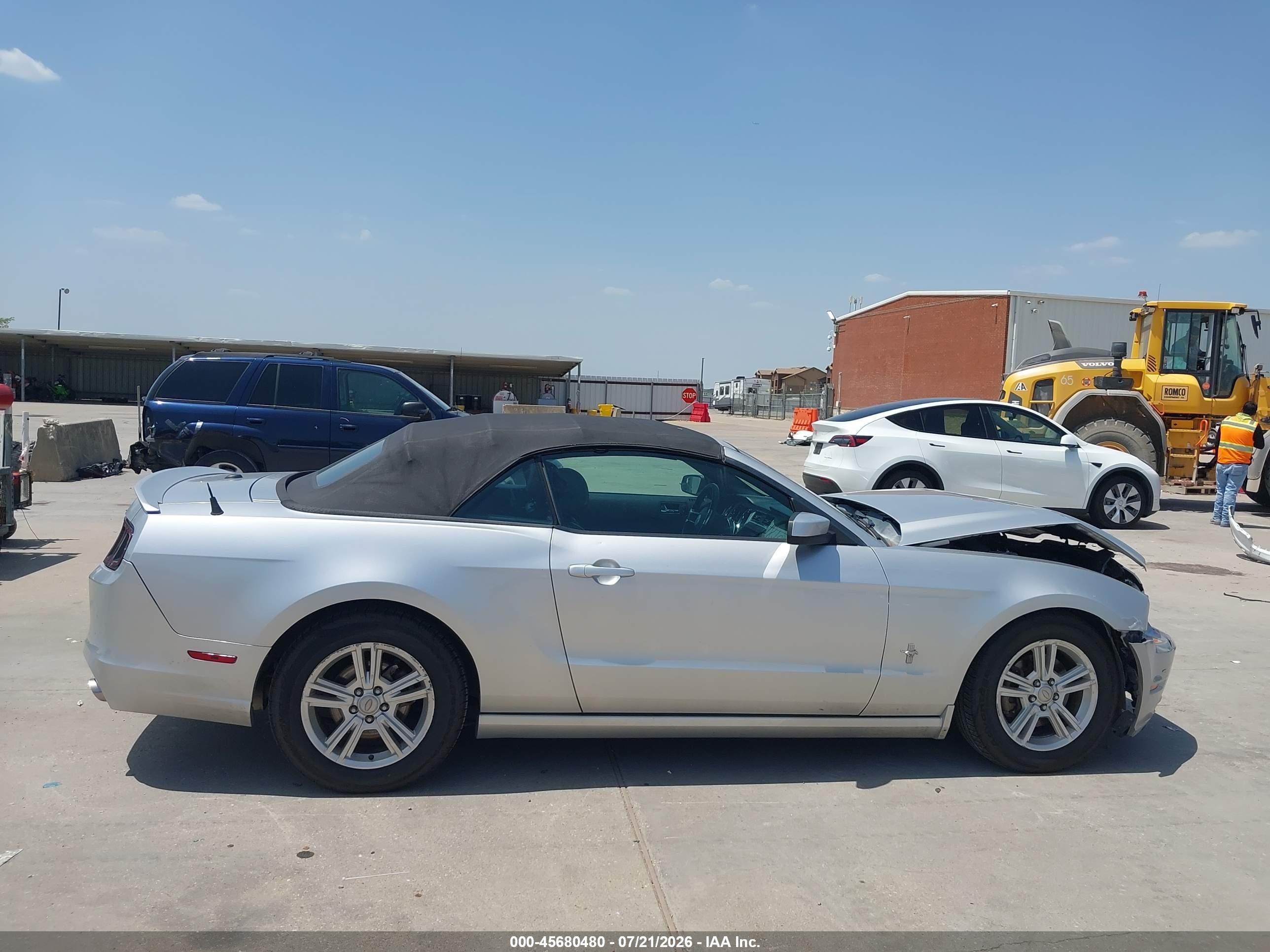 2014 Ford Mustang V6 Premium Серебряный vin: 1ZVBP8EM7E5242631