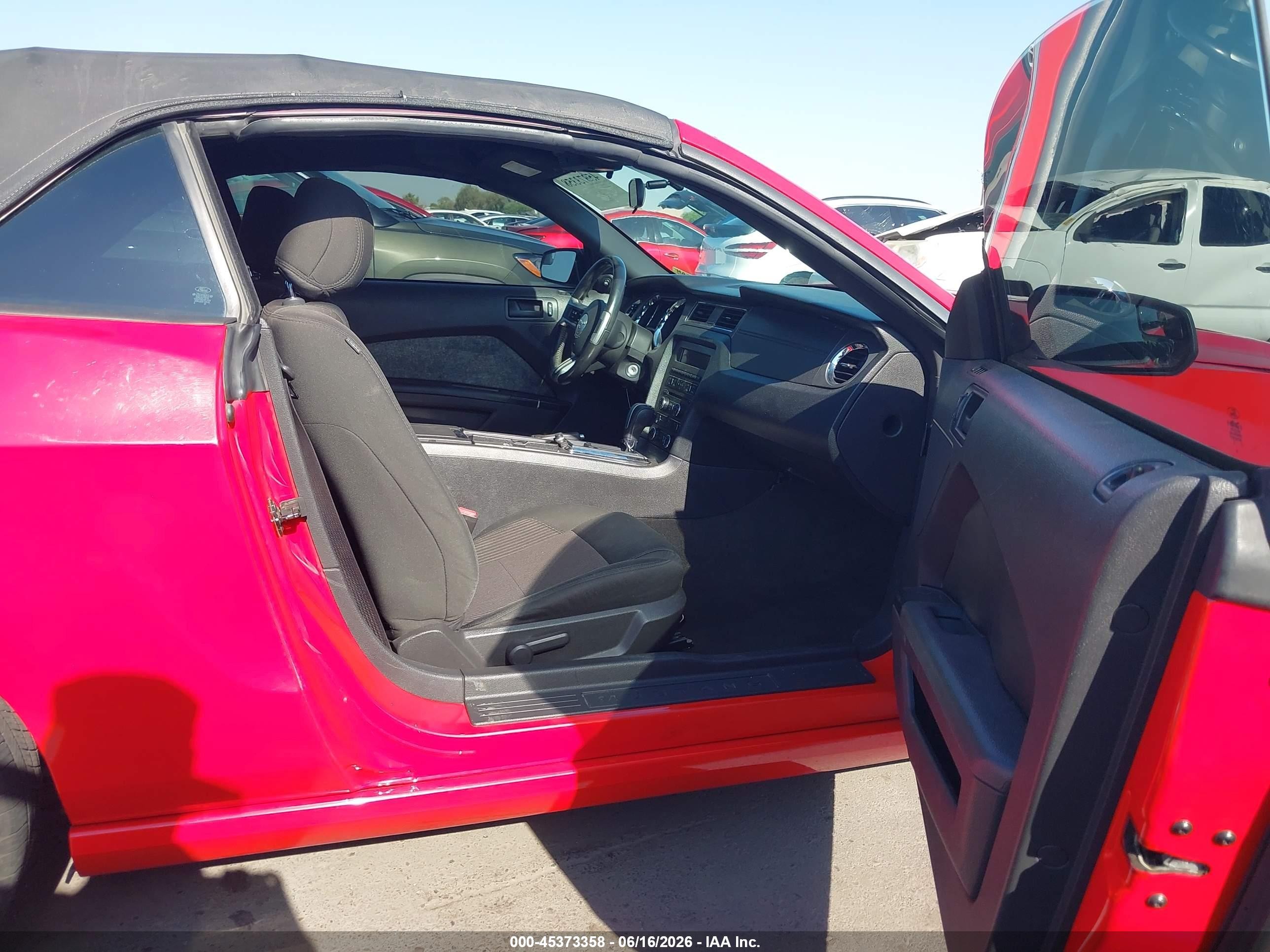 2014 Ford Mustang V6 Красный vin: 1ZVBP8EM7E5242953