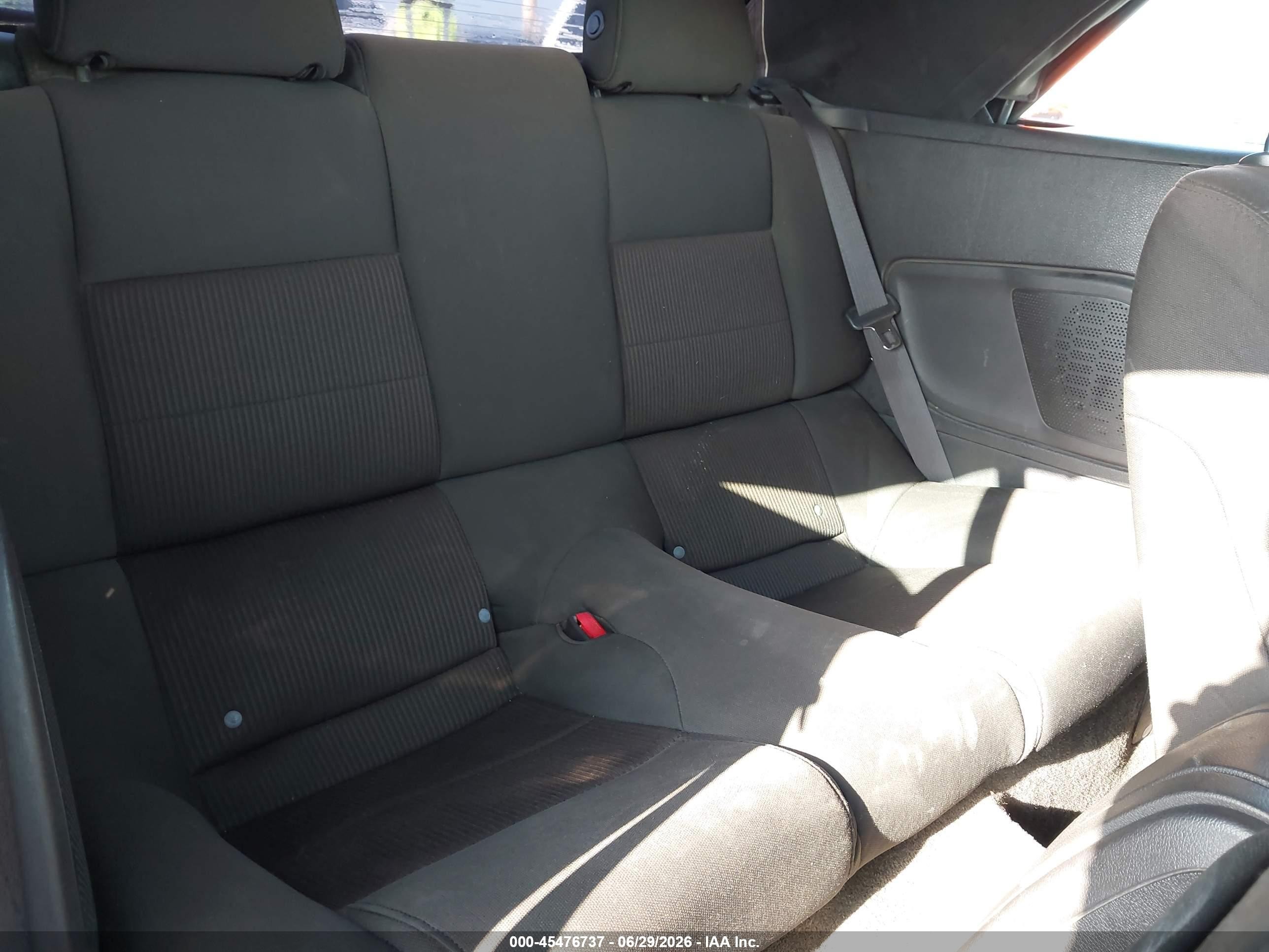 2014 Ford Mustang V6 Red vin: 1ZVBP8EM7E5285690