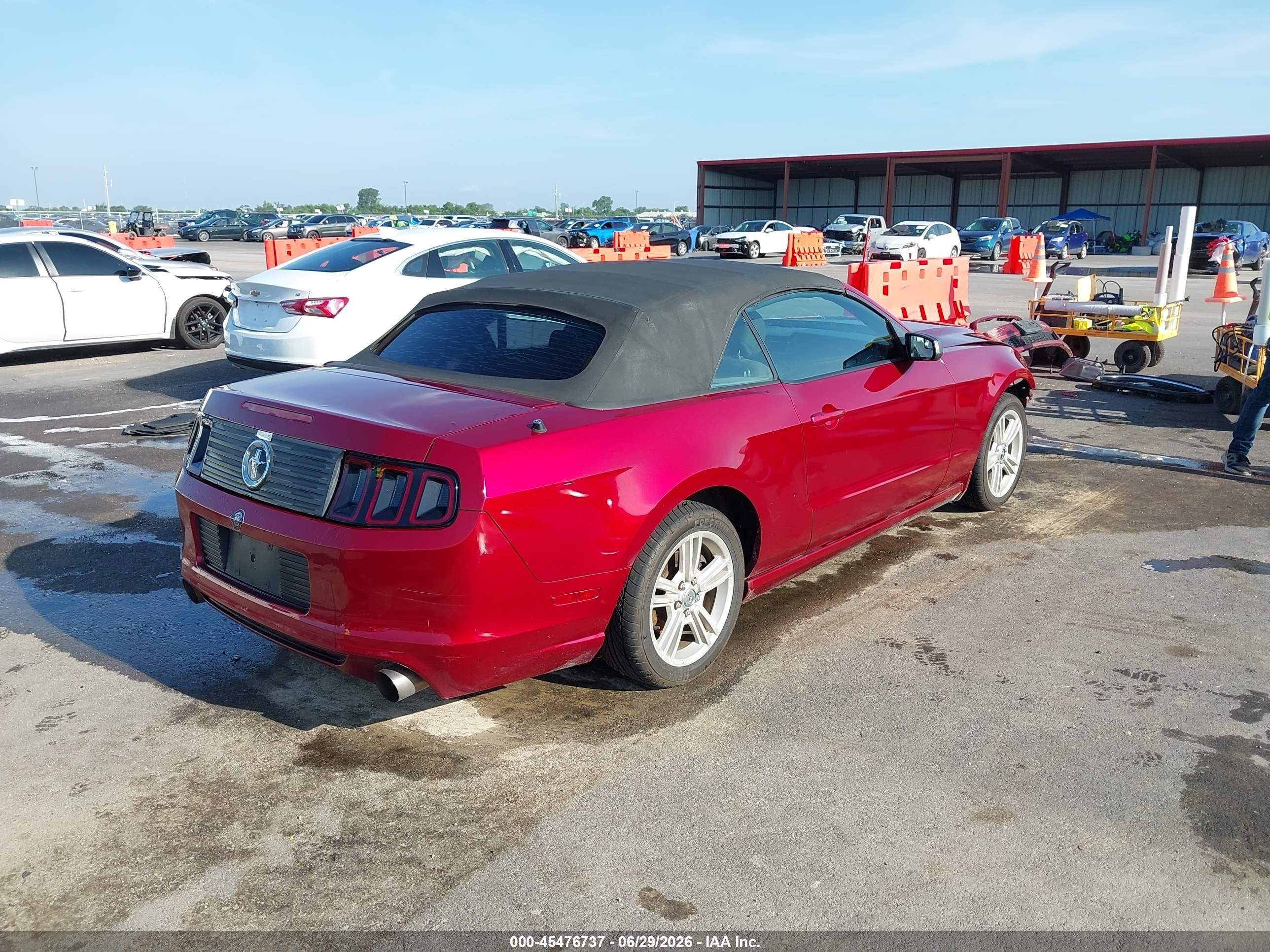 2014 Ford Mustang V6 Red vin: 1ZVBP8EM7E5285690
