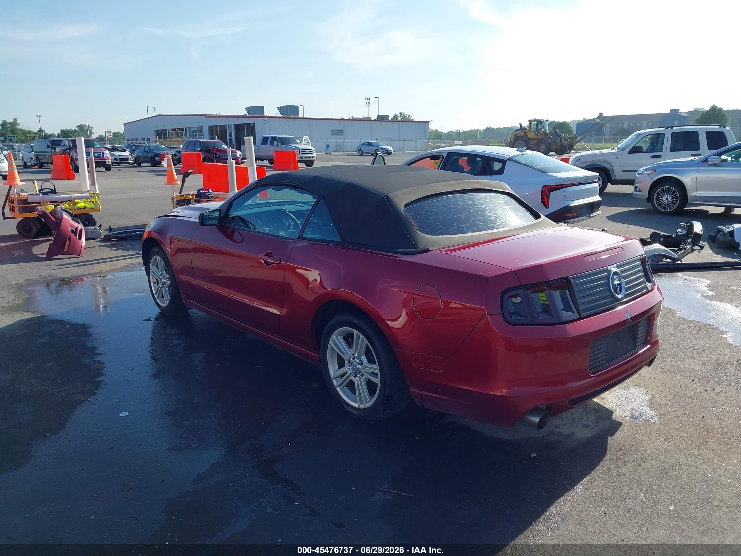 2014 Ford Mustang V6 Red vin: 1ZVBP8EM7E5285690