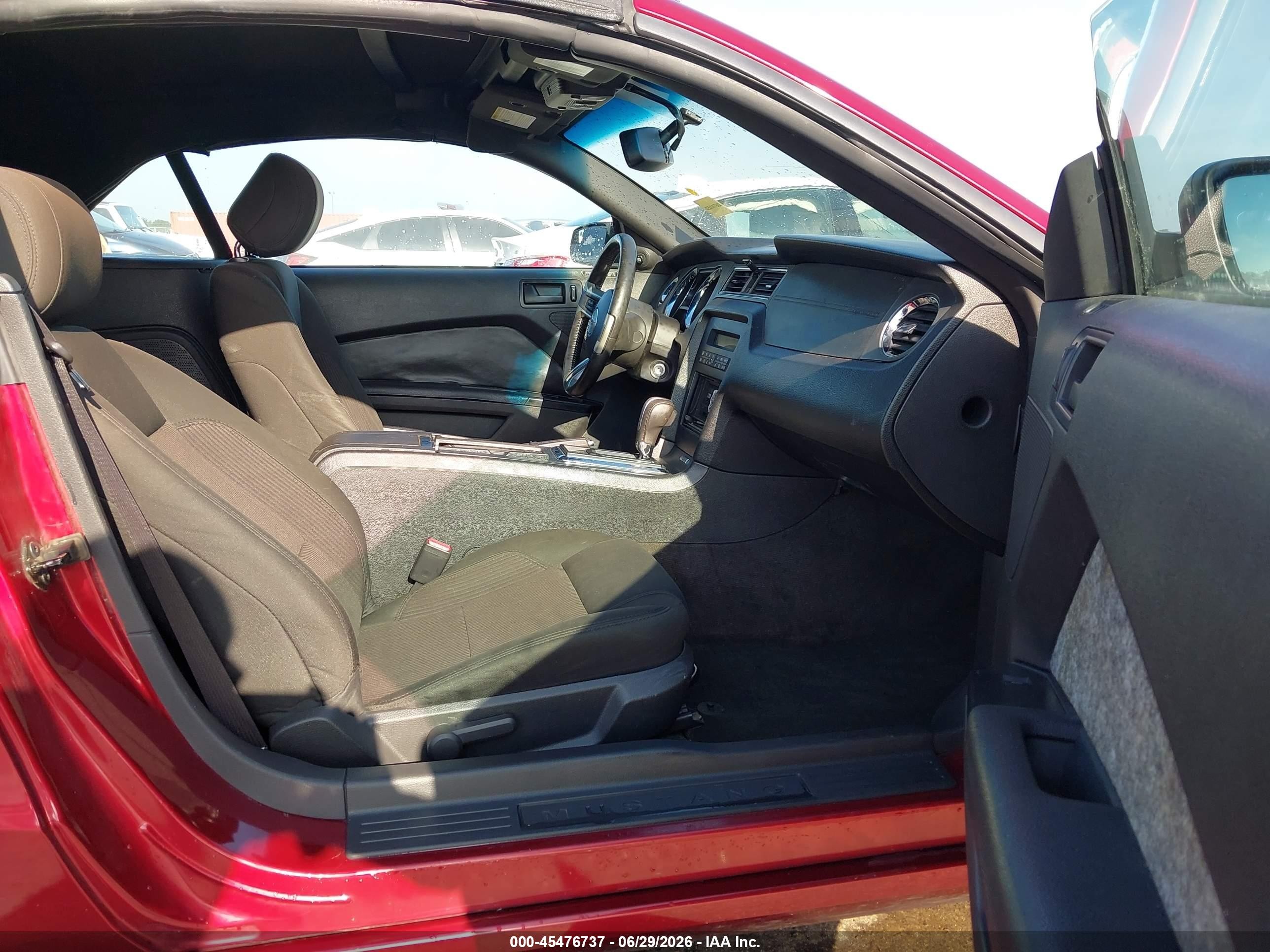 2014 Ford Mustang V6 Red vin: 1ZVBP8EM7E5285690