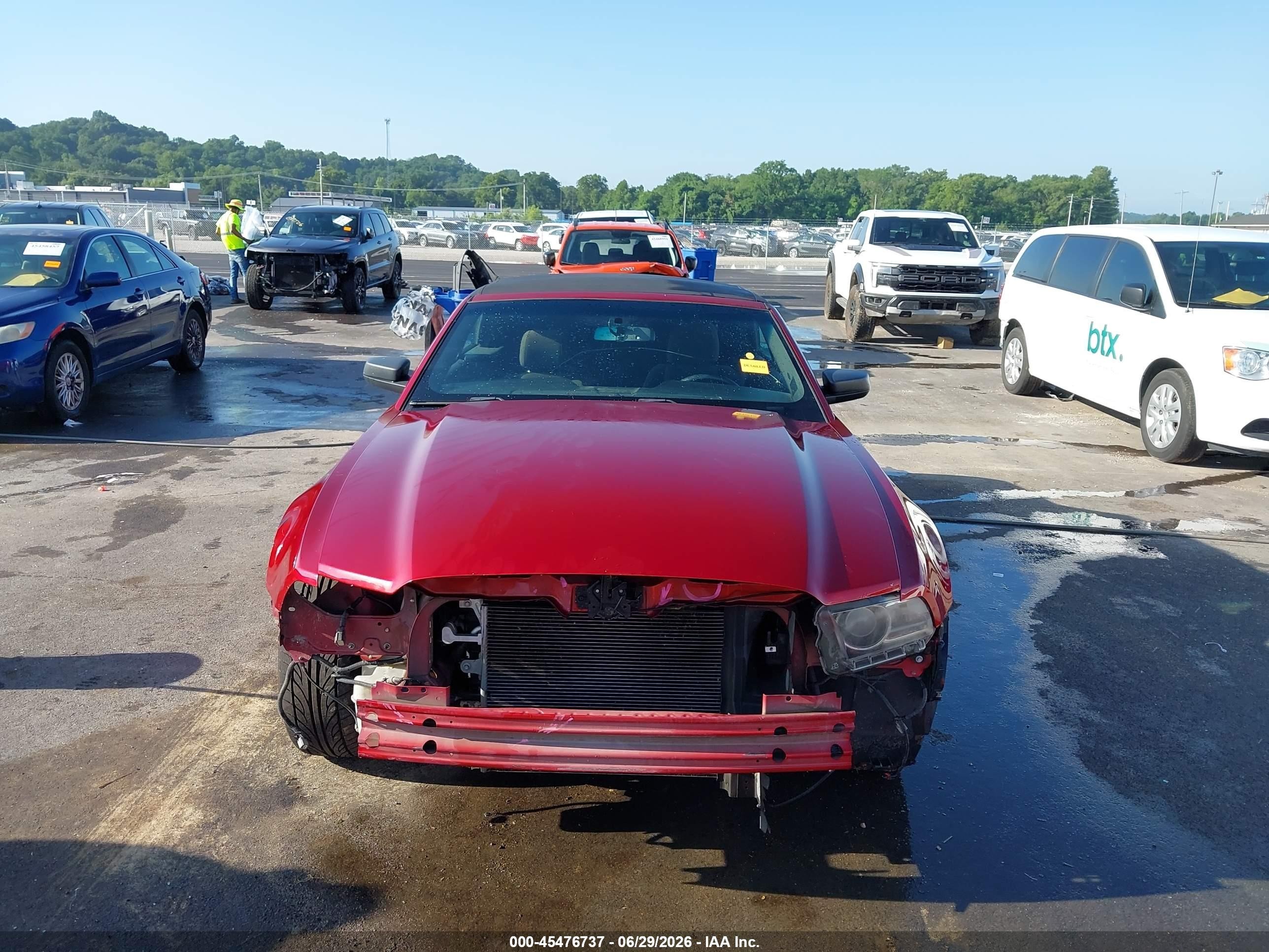 2014 Ford Mustang V6 Red vin: 1ZVBP8EM7E5285690