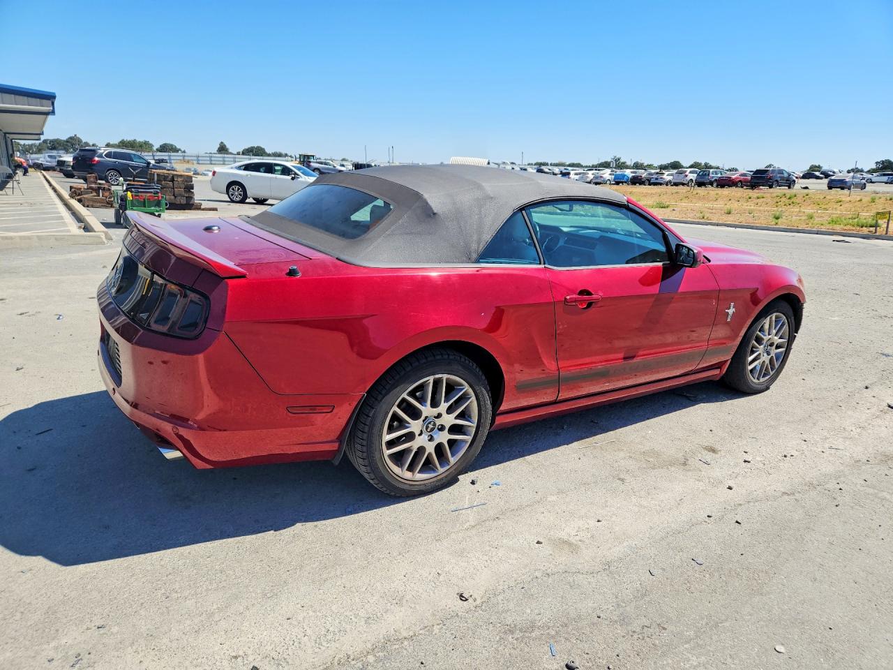 2014 Ford Mustang Red vin: 1ZVBP8EM7E5294843