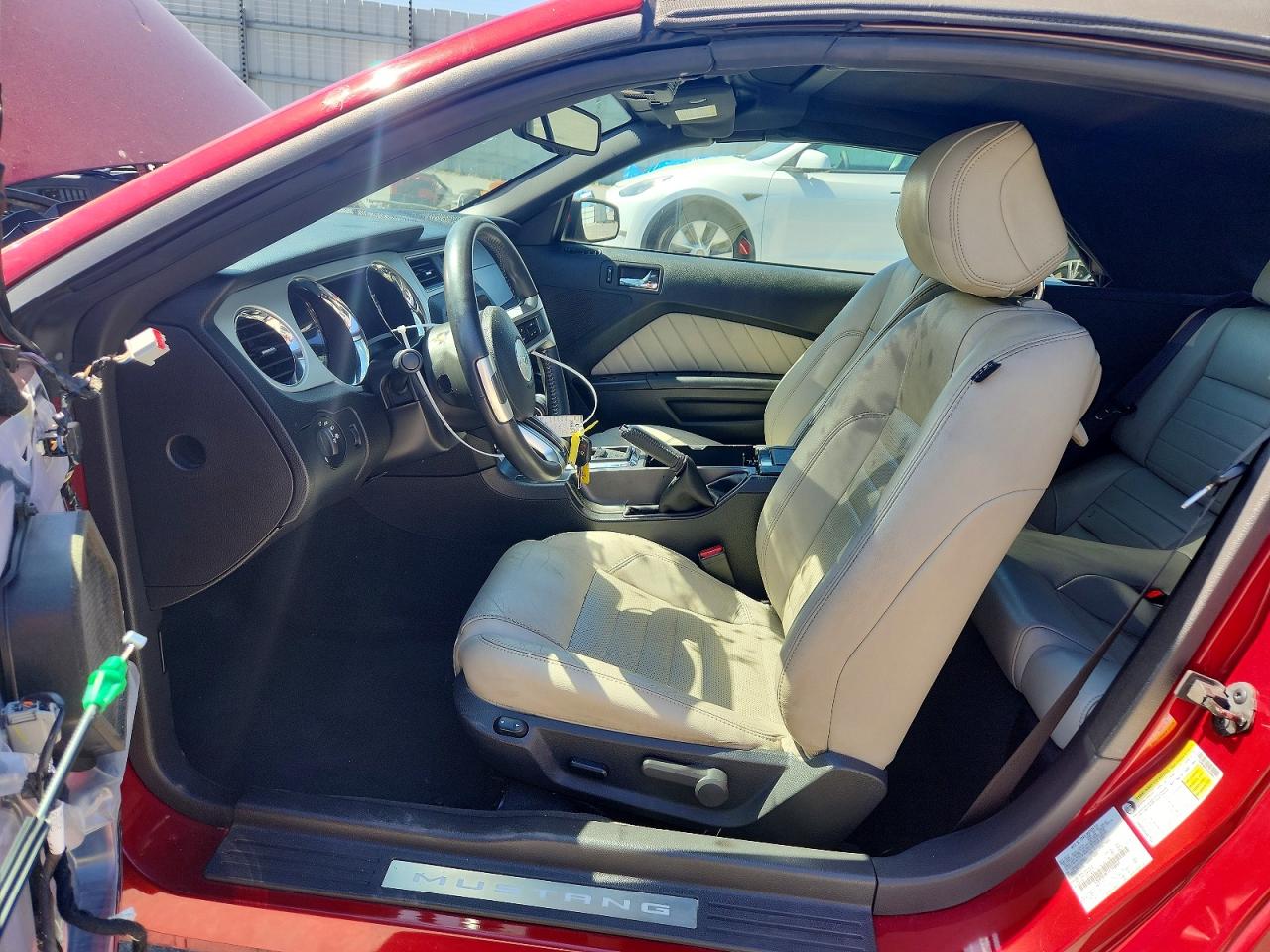 2014 Ford Mustang Red vin: 1ZVBP8EM7E5294843
