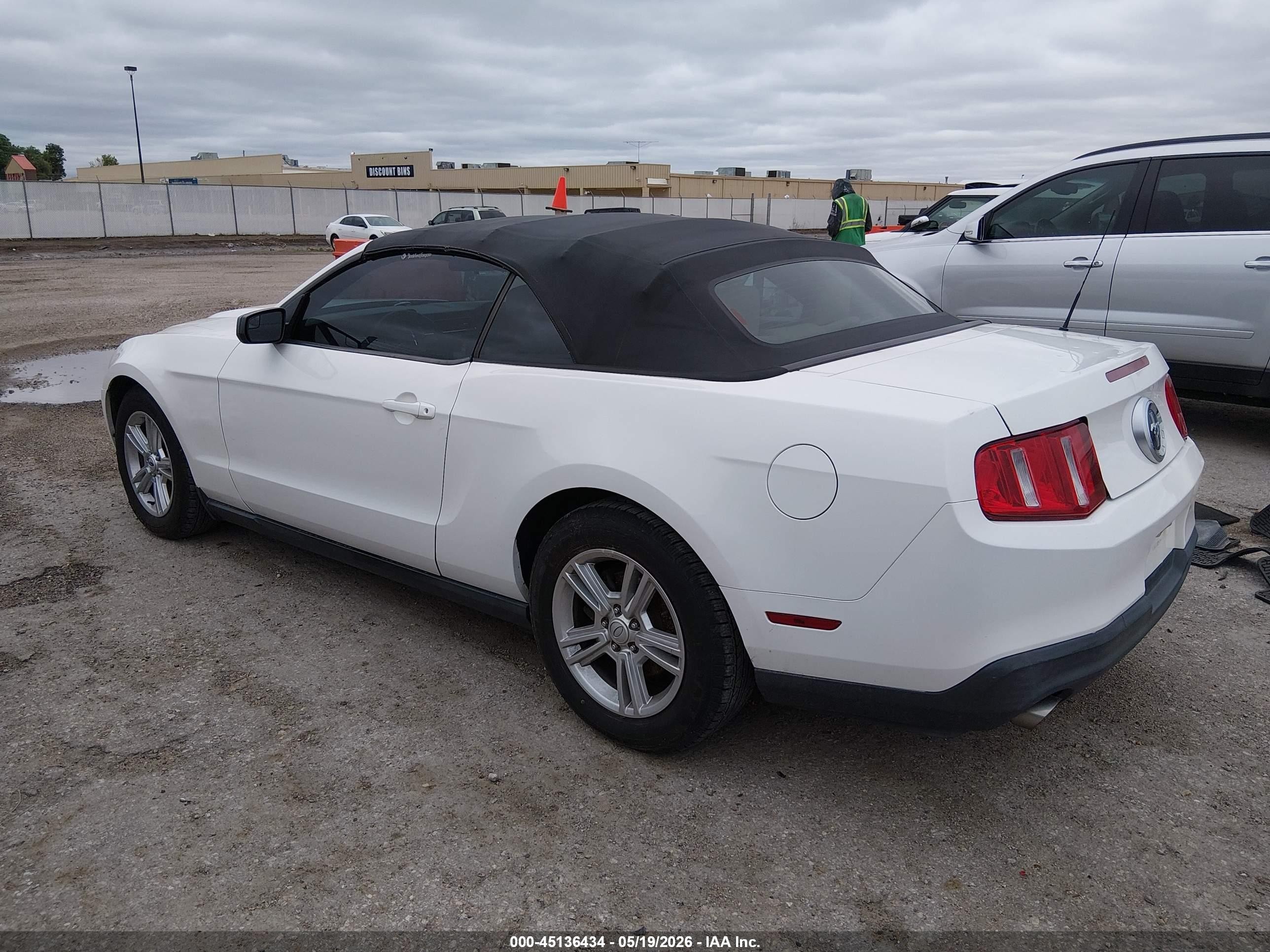 2011 Ford Mustang V6 White vin: 1ZVBP8EM8B5138239