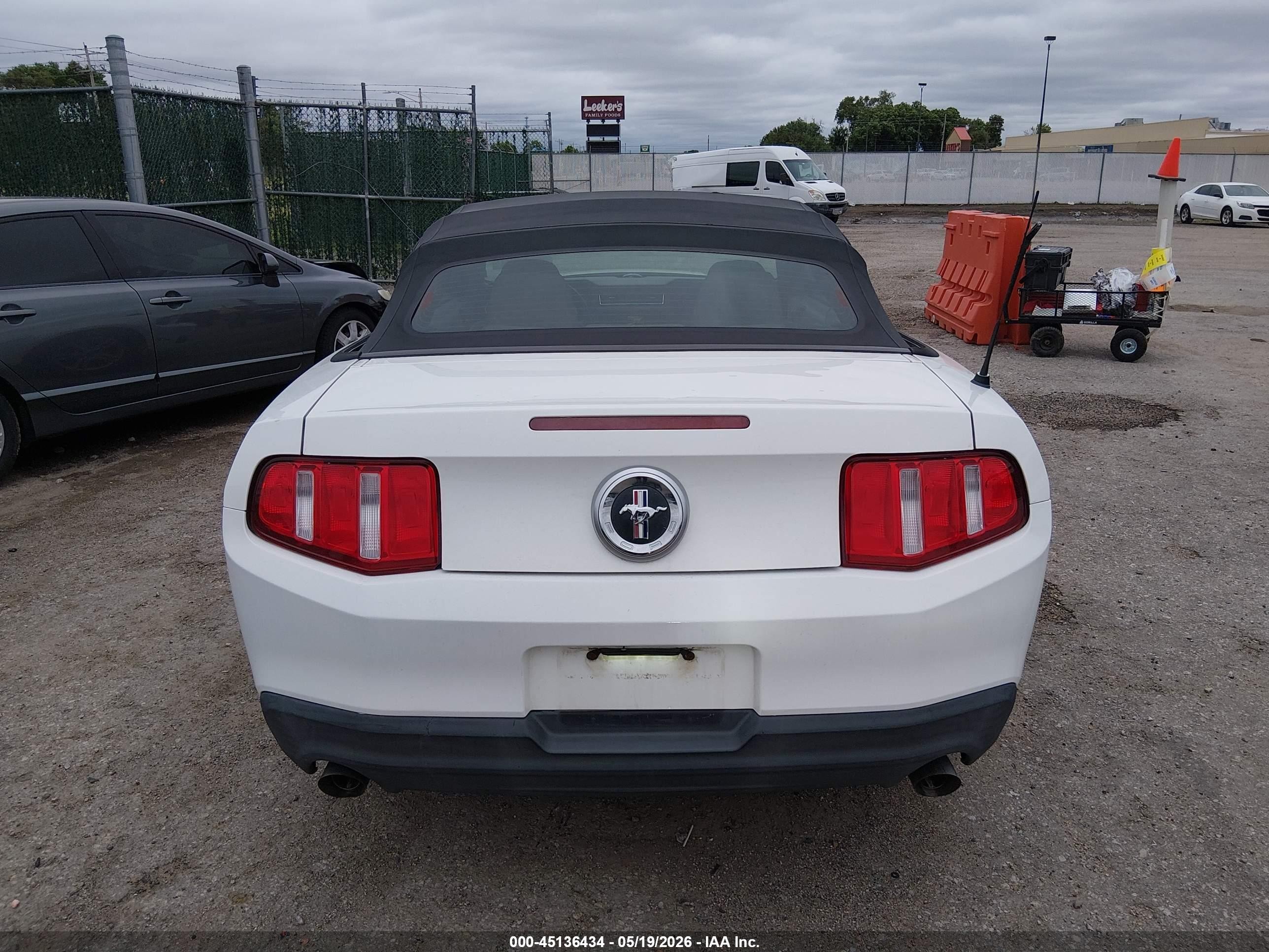 2011 Ford Mustang V6 White vin: 1ZVBP8EM8B5138239