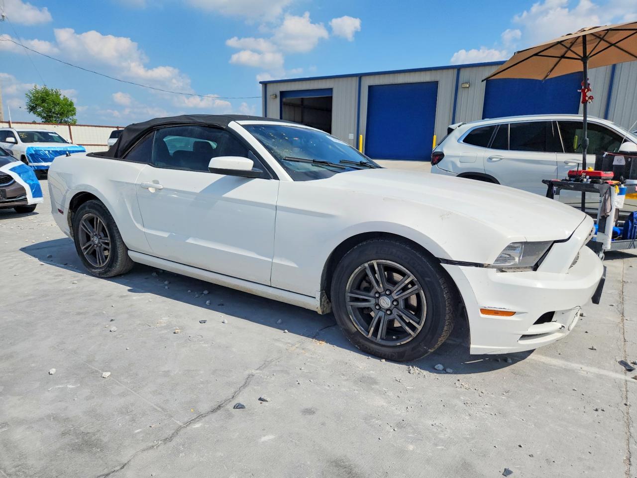 2013 Ford Mustang White vin: 1ZVBP8EM8D5202864