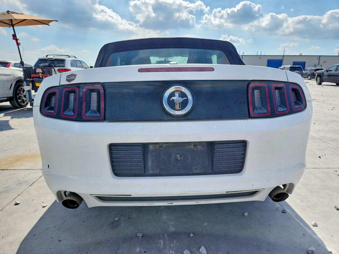 2013 Ford Mustang White vin: 1ZVBP8EM8D5202864