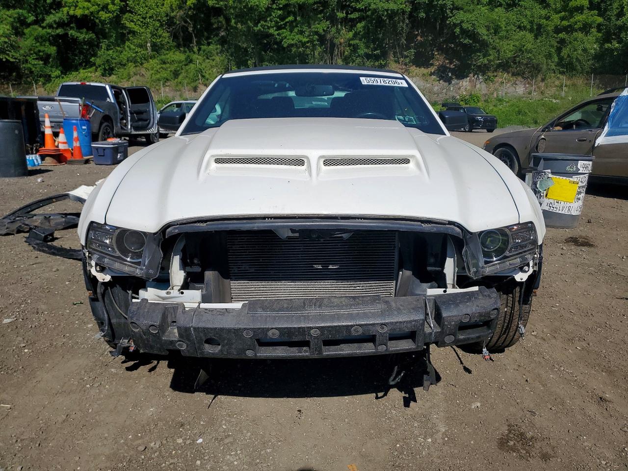 2013 Ford Mustang White vin: 1ZVBP8EM8D5224413