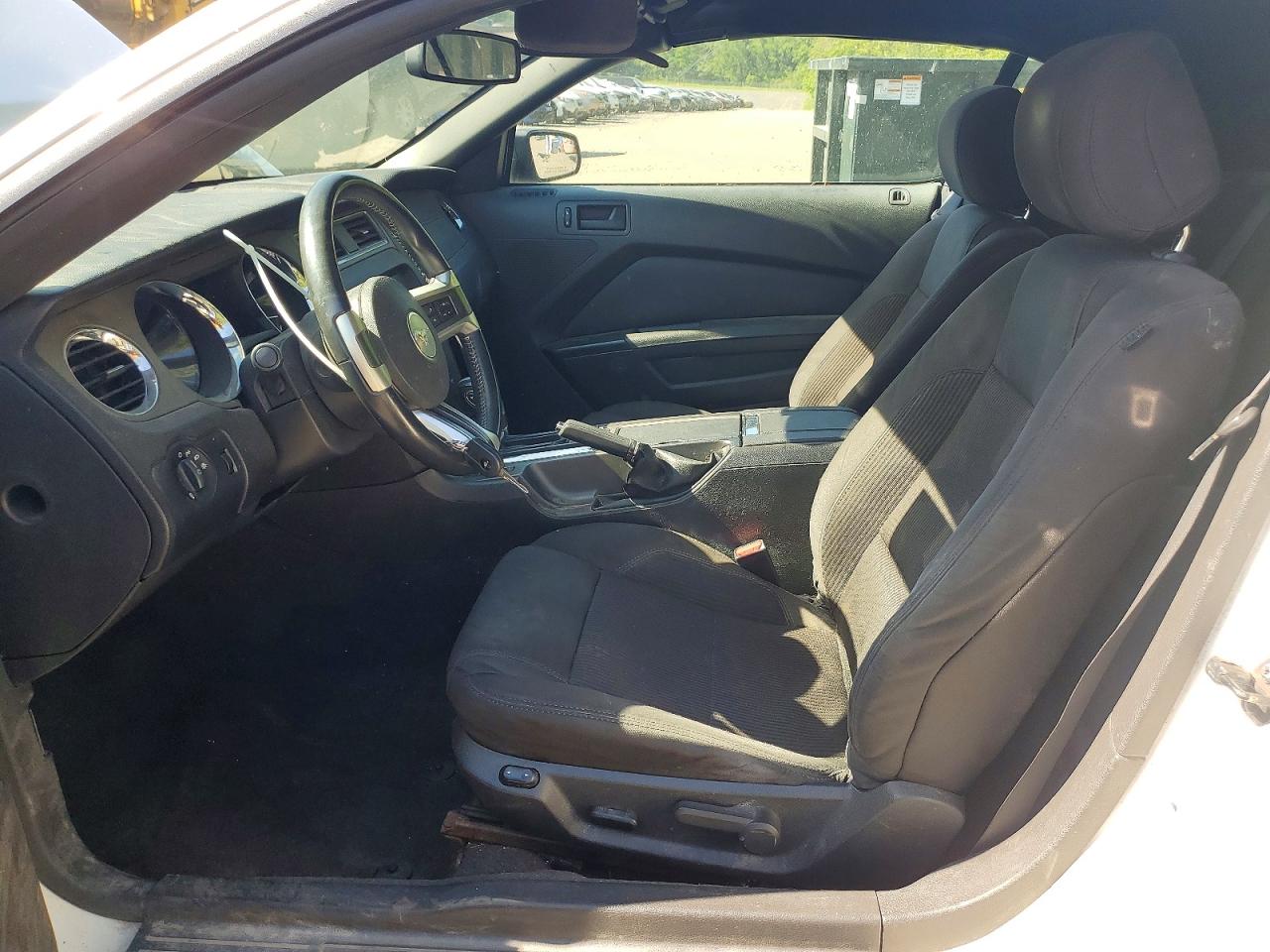 2013 Ford Mustang White vin: 1ZVBP8EM8D5224413