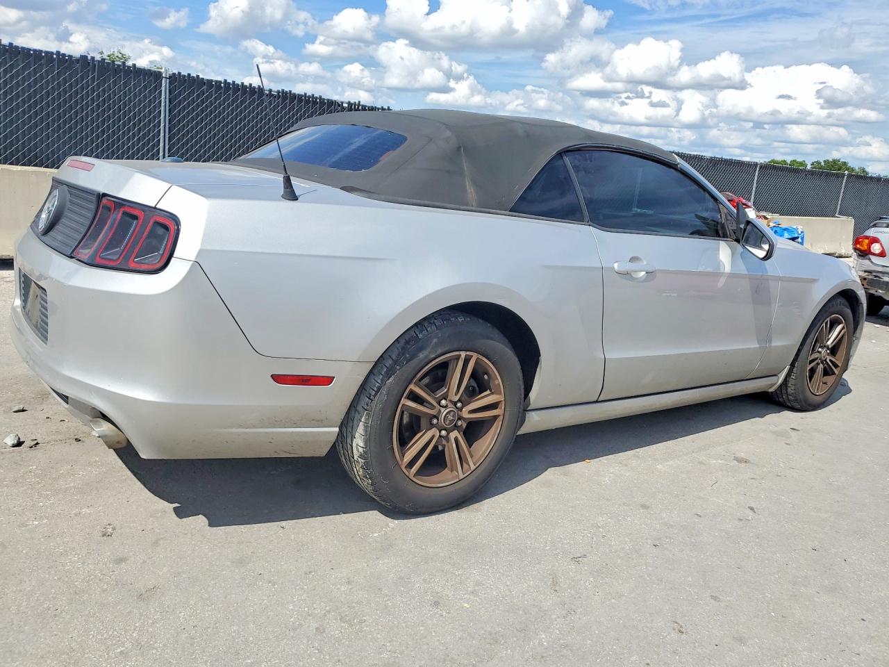 2013 Ford Mustang Silver vin: 1ZVBP8EM8D5229398
