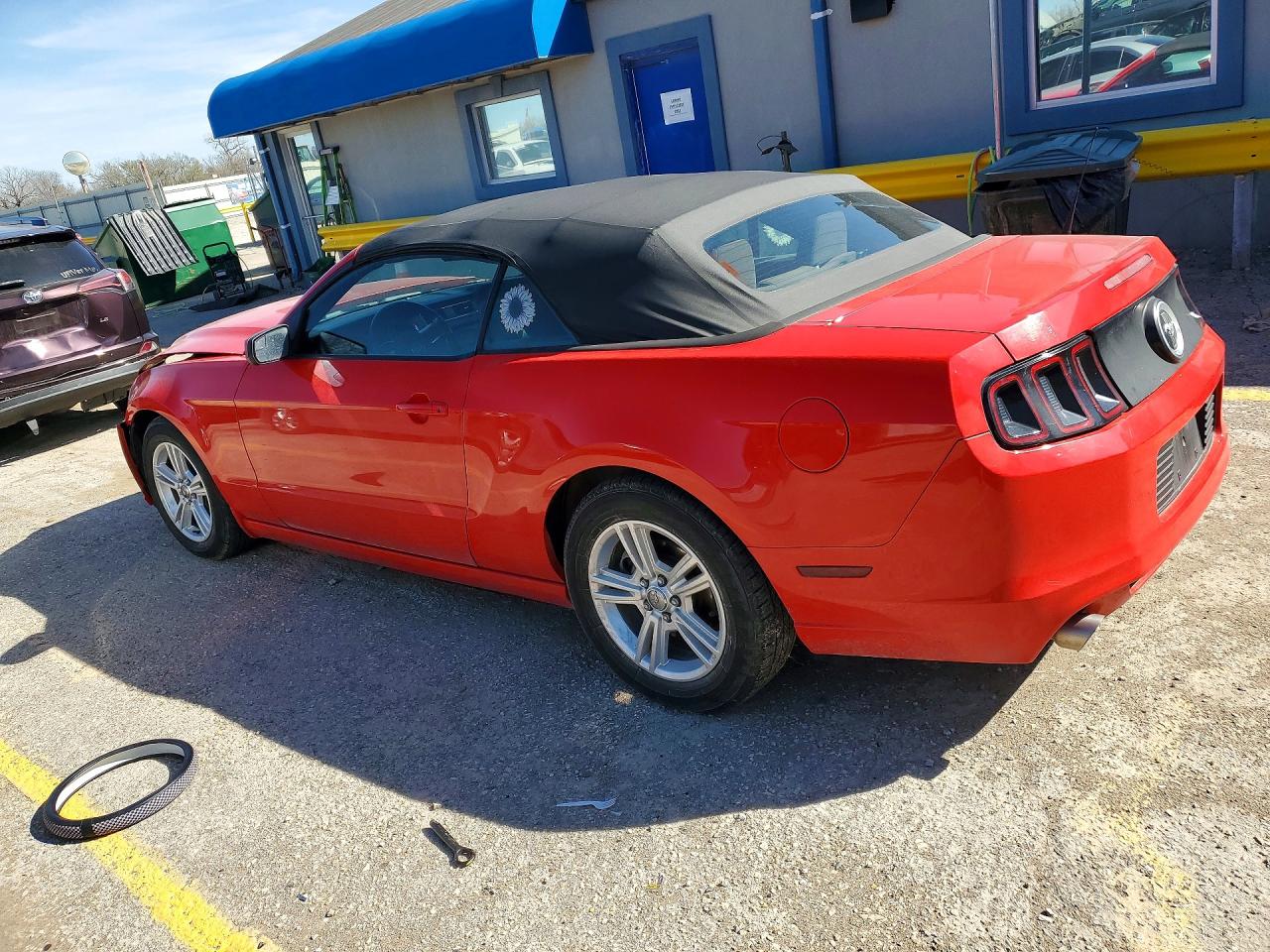 2014 Ford Mustang Red vin: 1ZVBP8EM8E5205975
