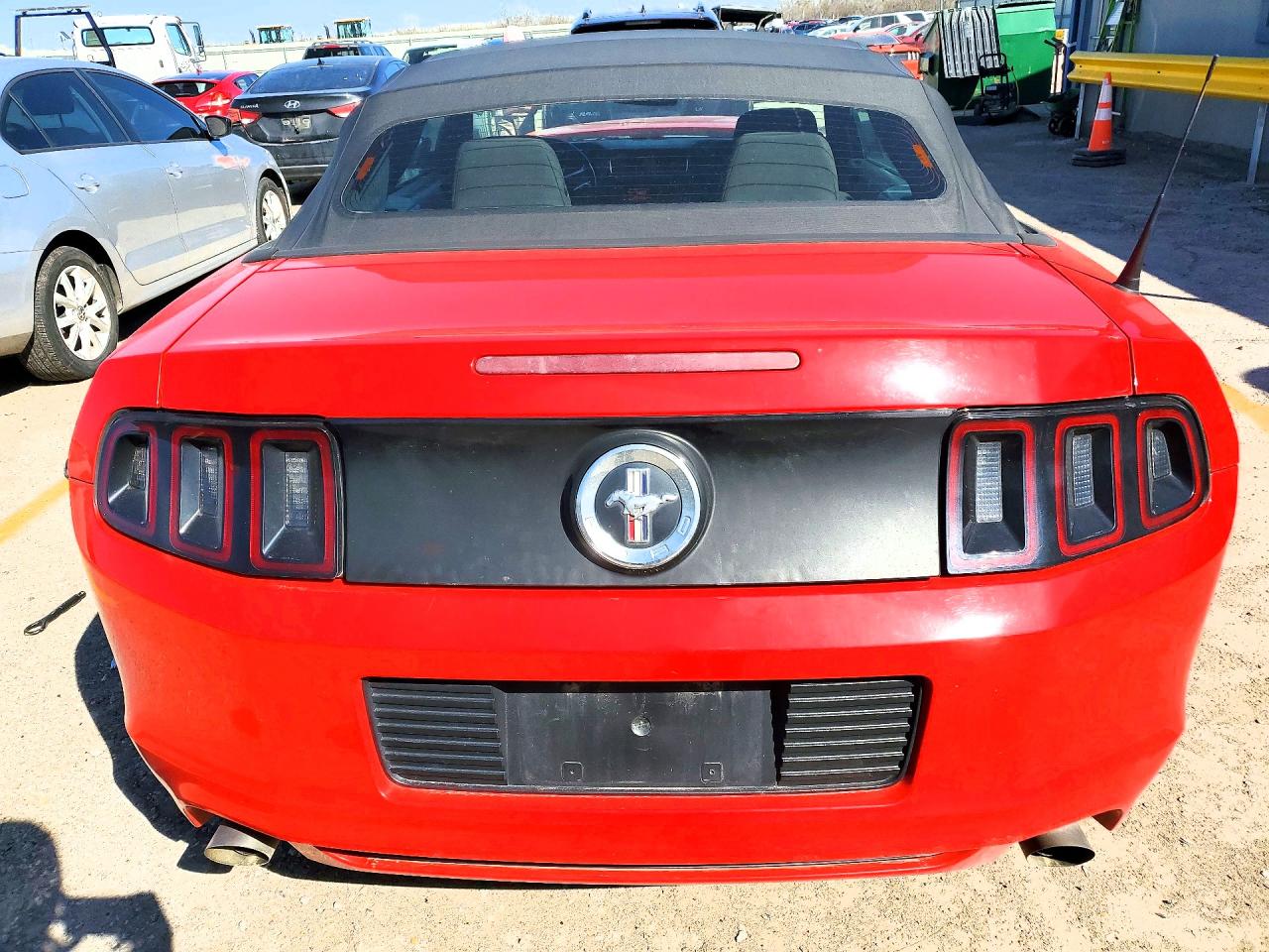 2014 Ford Mustang Red vin: 1ZVBP8EM8E5205975
