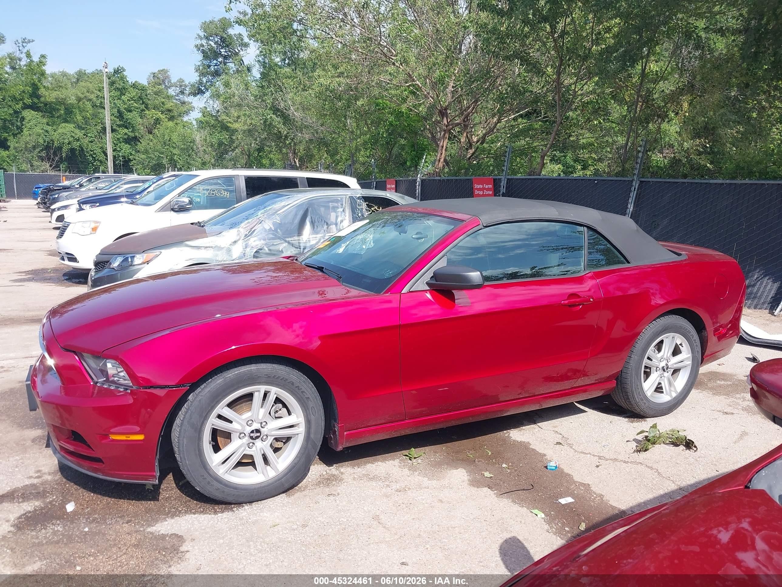 2014 Ford Mustang V6 Red vin: 1ZVBP8EM8E5219889