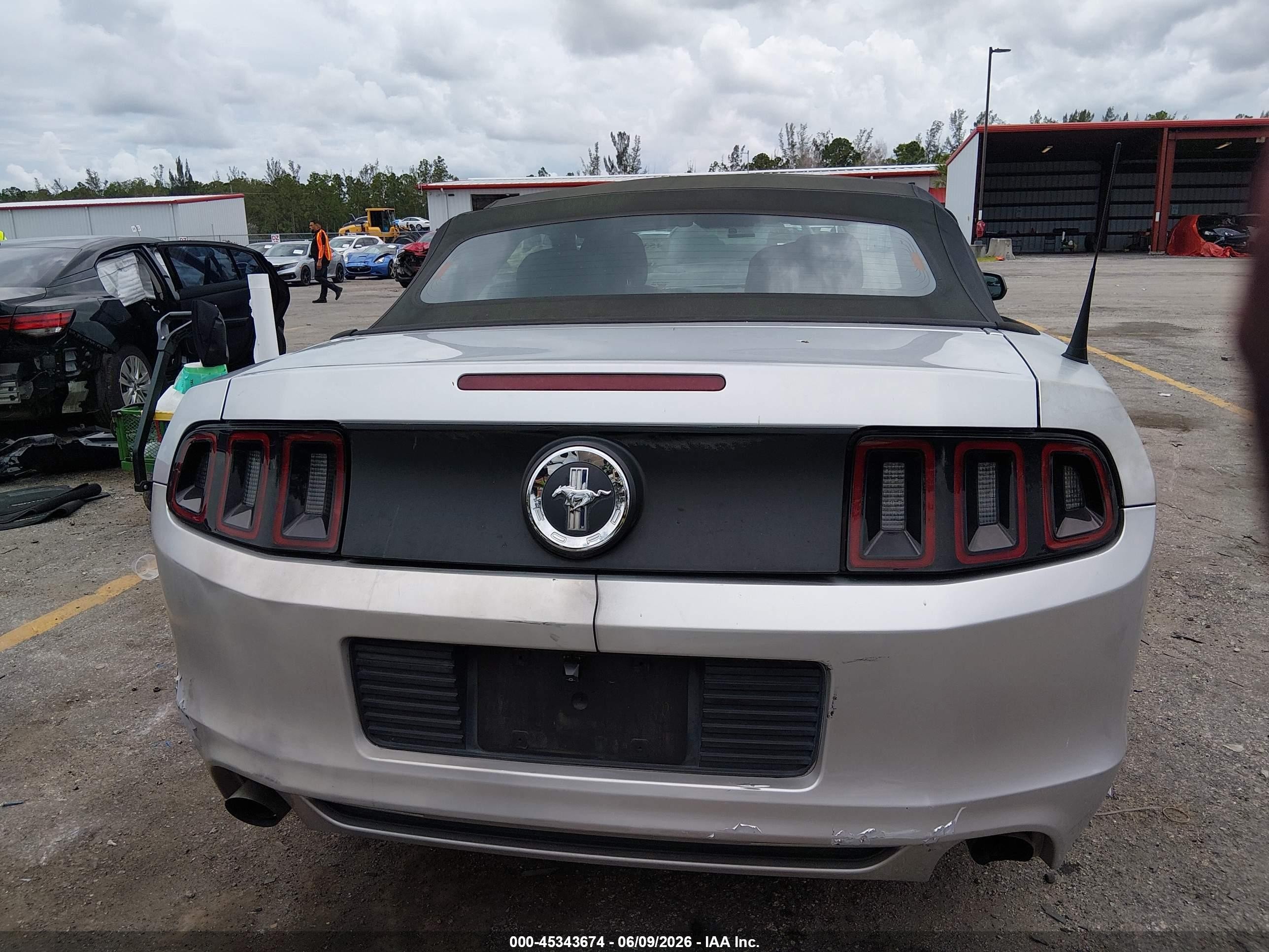 2014 Ford Mustang V6 Серебряный vin: 1ZVBP8EM8E5232240