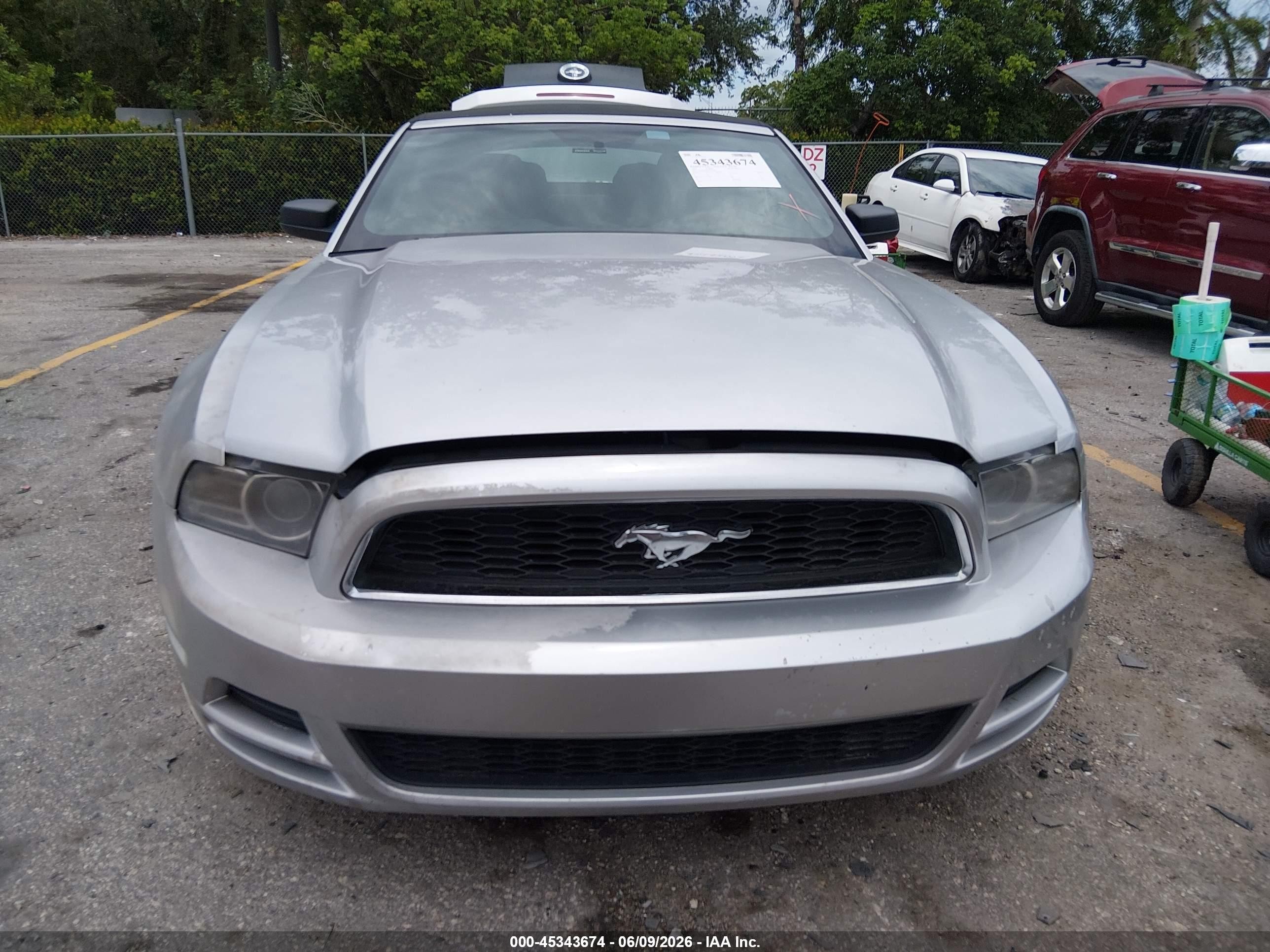 2014 Ford Mustang V6 Серебряный vin: 1ZVBP8EM8E5232240