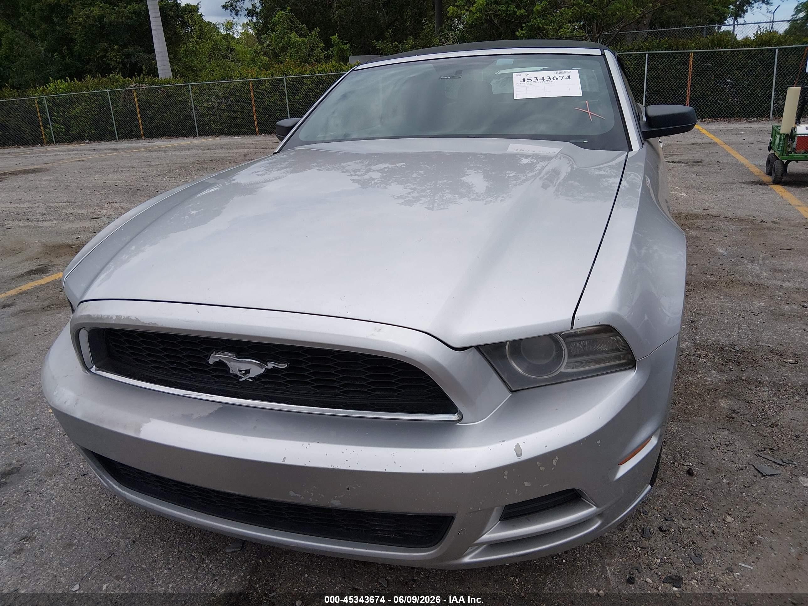 2014 Ford Mustang V6 Серебряный vin: 1ZVBP8EM8E5232240