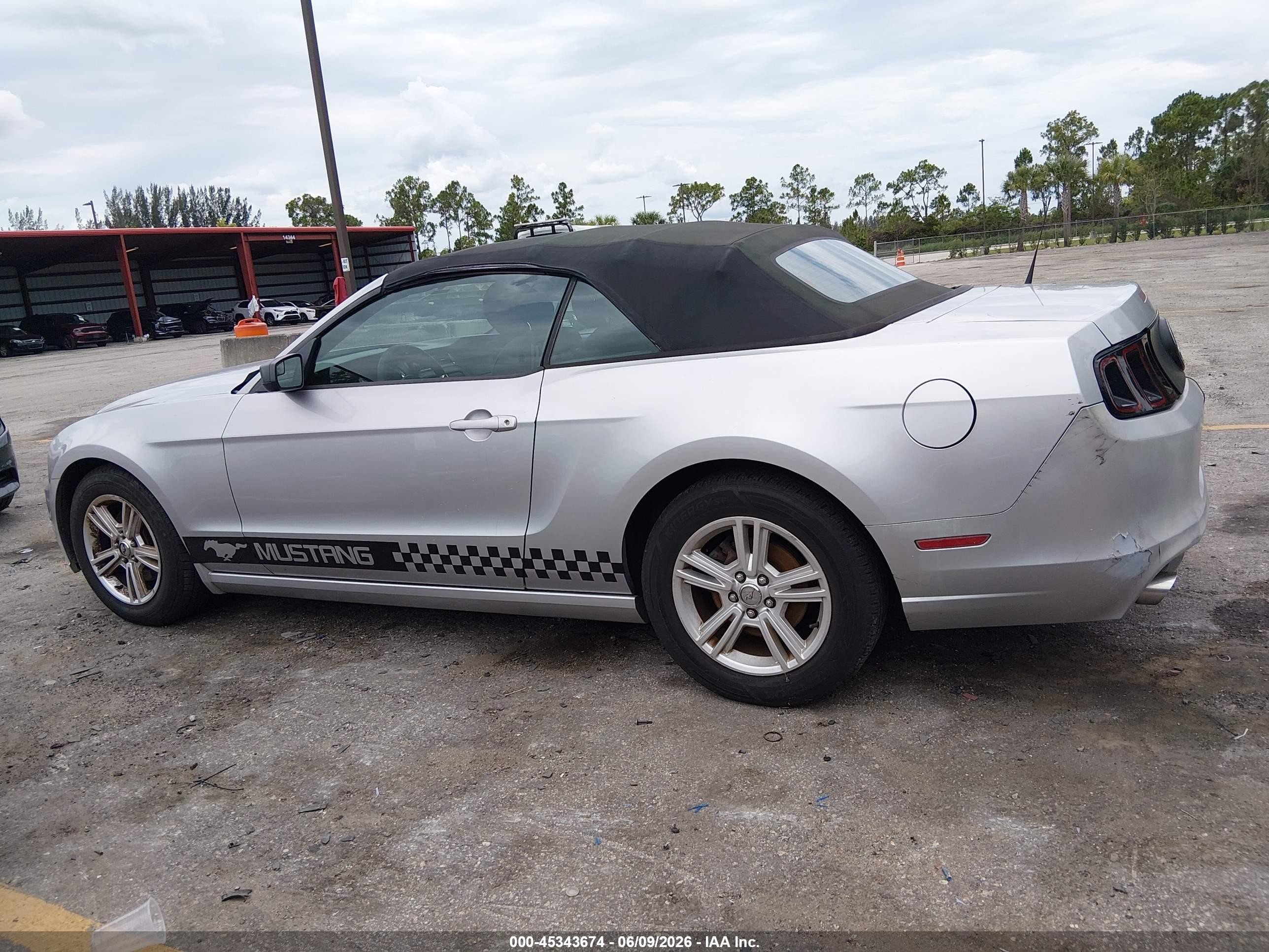 2014 Ford Mustang V6 Серебряный vin: 1ZVBP8EM8E5232240