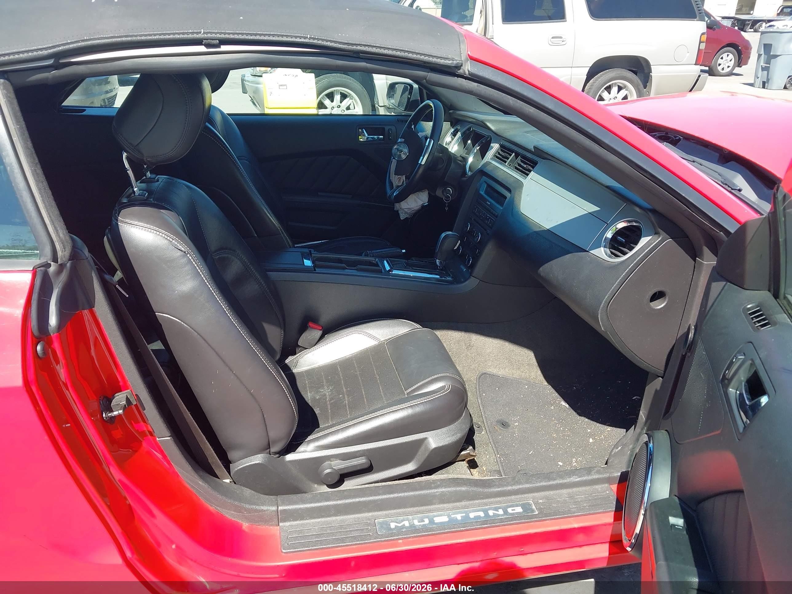 2014 Ford Mustang V6/v6 Premium Красный vin: 1ZVBP8EM8E5310628