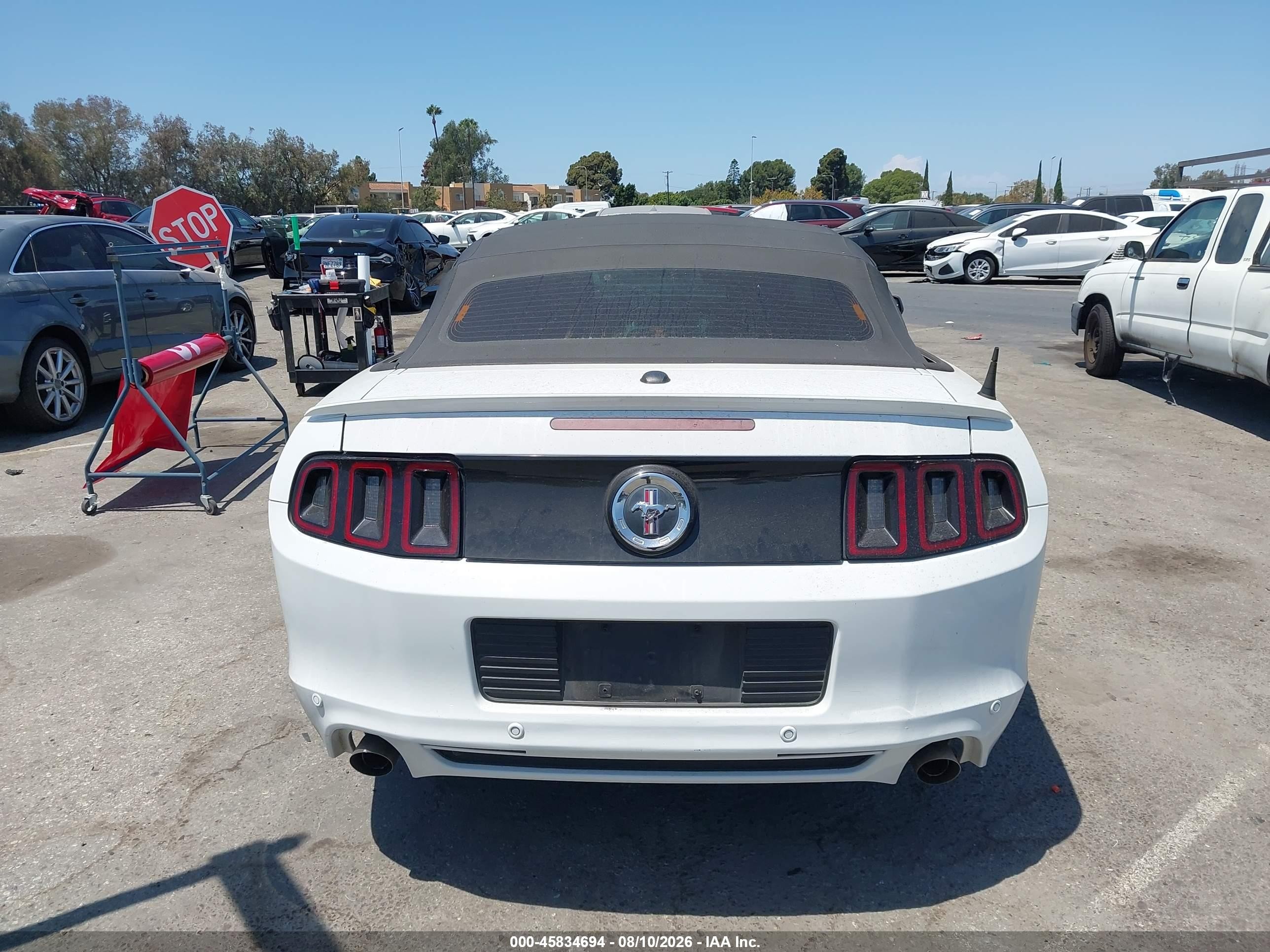 2014 Ford Mustang V6 Premium White vin: 1ZVBP8EM8E5322021