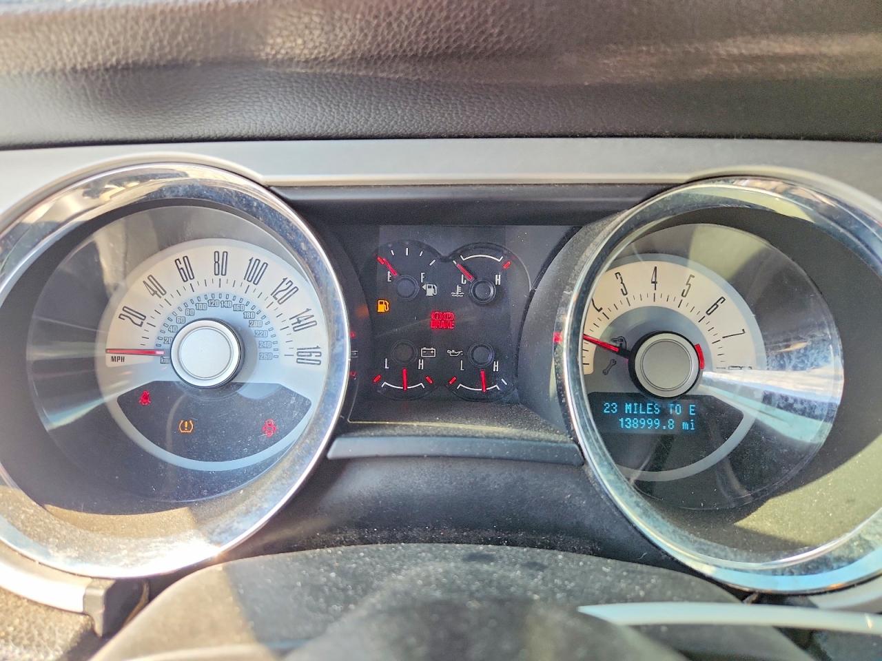 2011 Ford Mustang Red vin: 1ZVBP8EM9B5141408