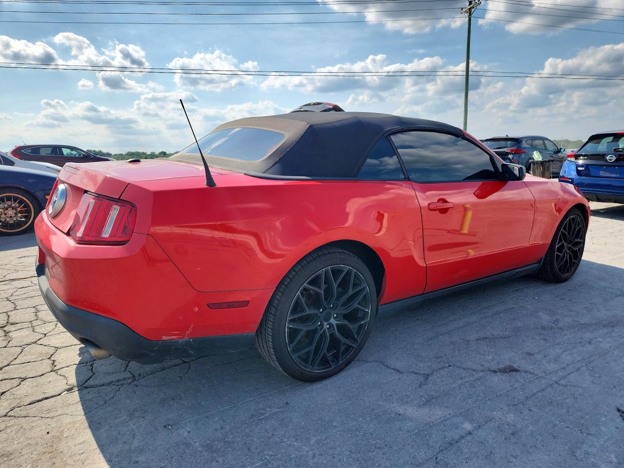 2011 Ford Mustang Red vin: 1ZVBP8EM9B5141408