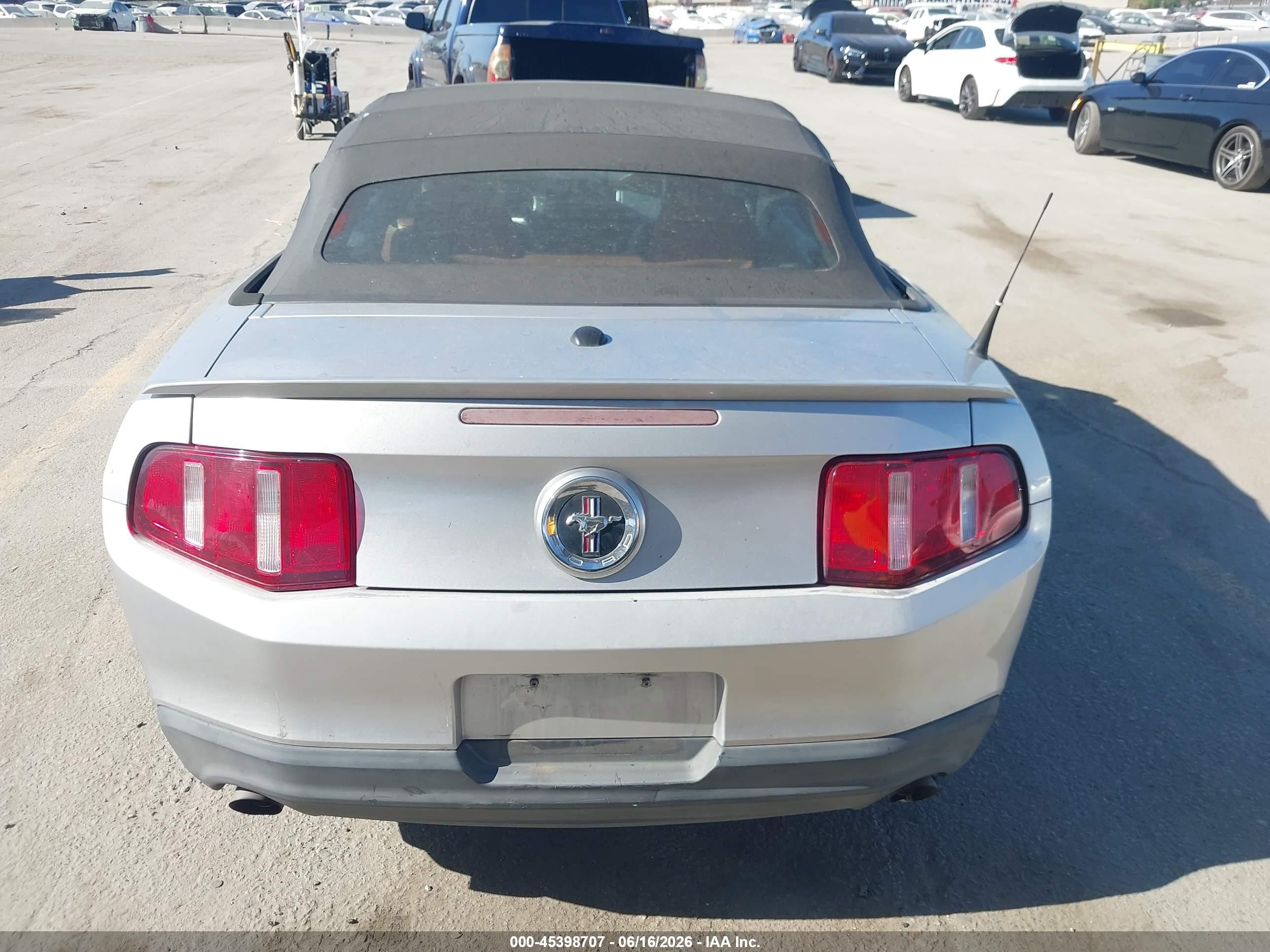 2012 Ford Mustang V6/v6 Premium Silver vin: 1ZVBP8EM9C5212754