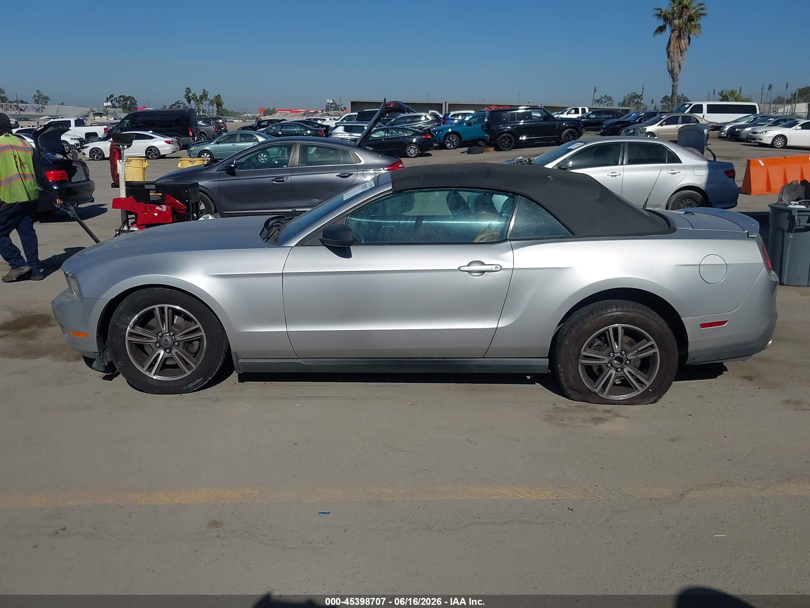 2012 Ford Mustang V6/v6 Premium Silver vin: 1ZVBP8EM9C5212754