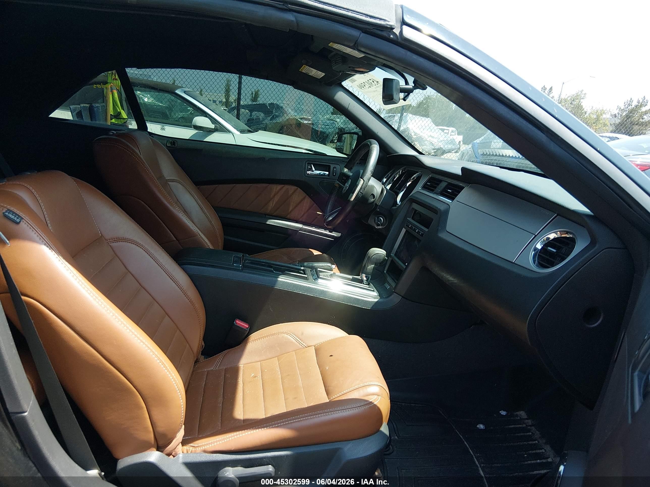 2013 Ford Mustang V6 Premium Черный vin: 1ZVBP8EM9D5236604