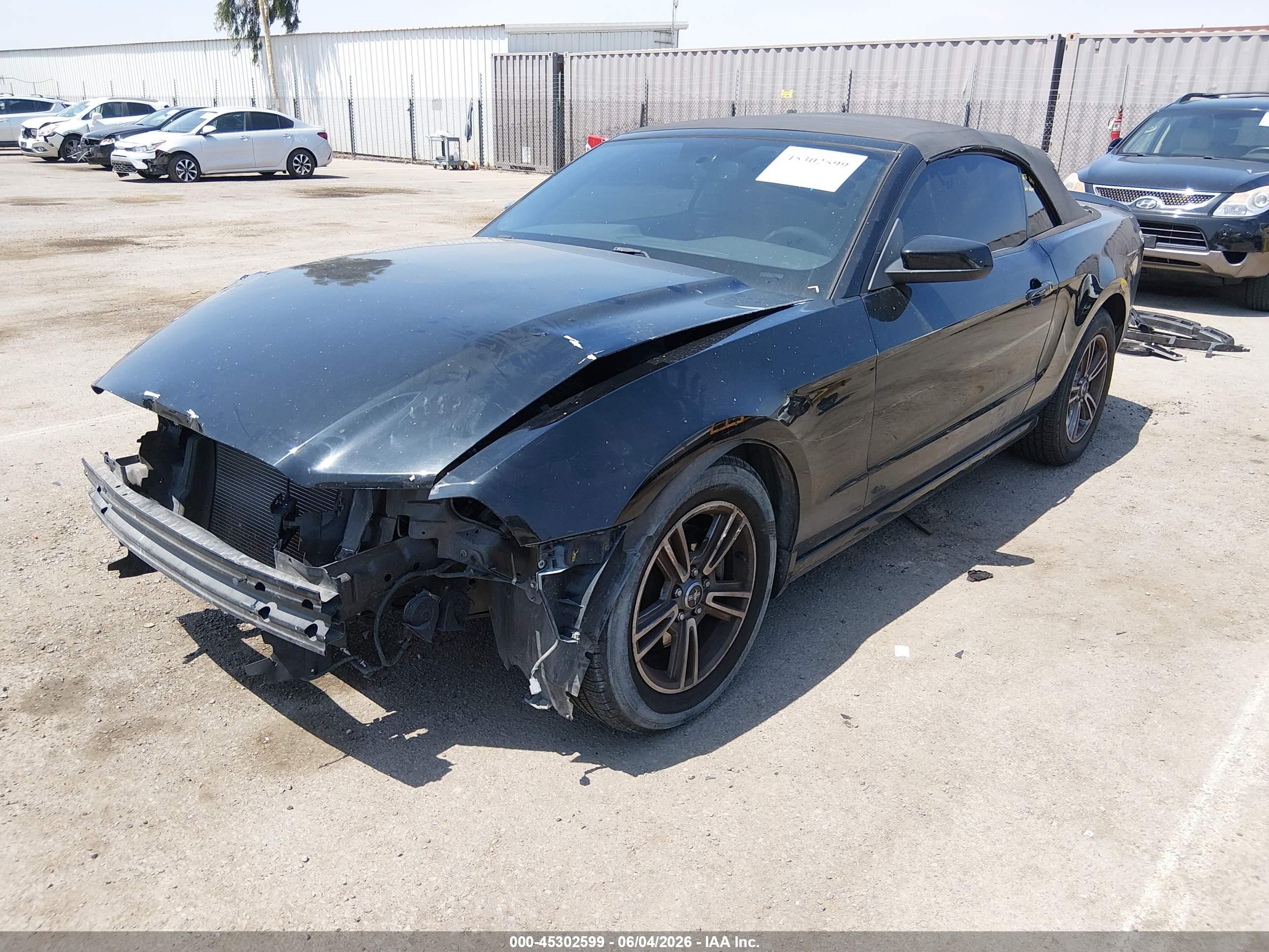 2013 Ford Mustang V6 Premium Черный vin: 1ZVBP8EM9D5236604