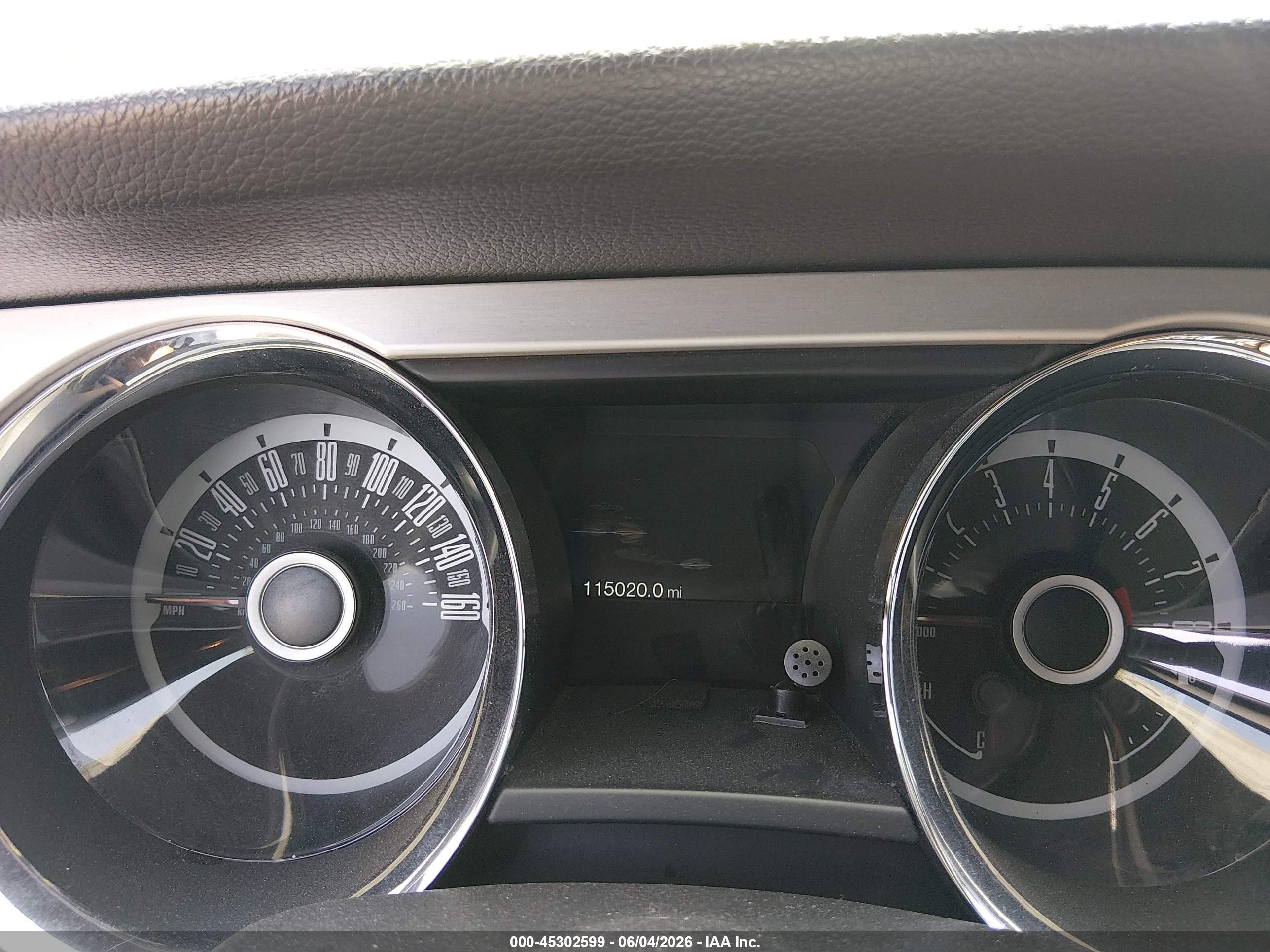 2013 Ford Mustang V6 Premium Черный vin: 1ZVBP8EM9D5236604
