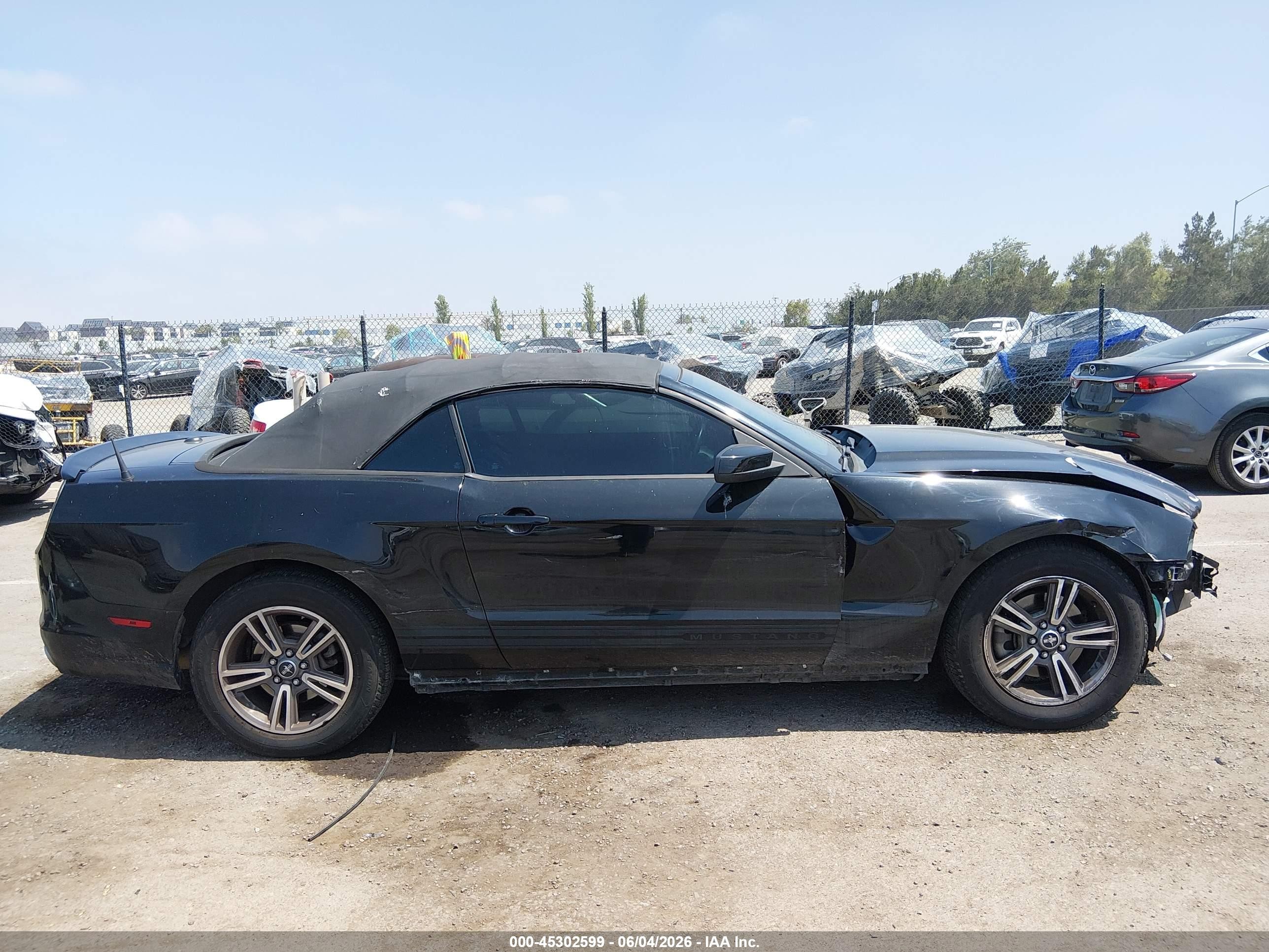2013 Ford Mustang V6 Premium Черный vin: 1ZVBP8EM9D5236604