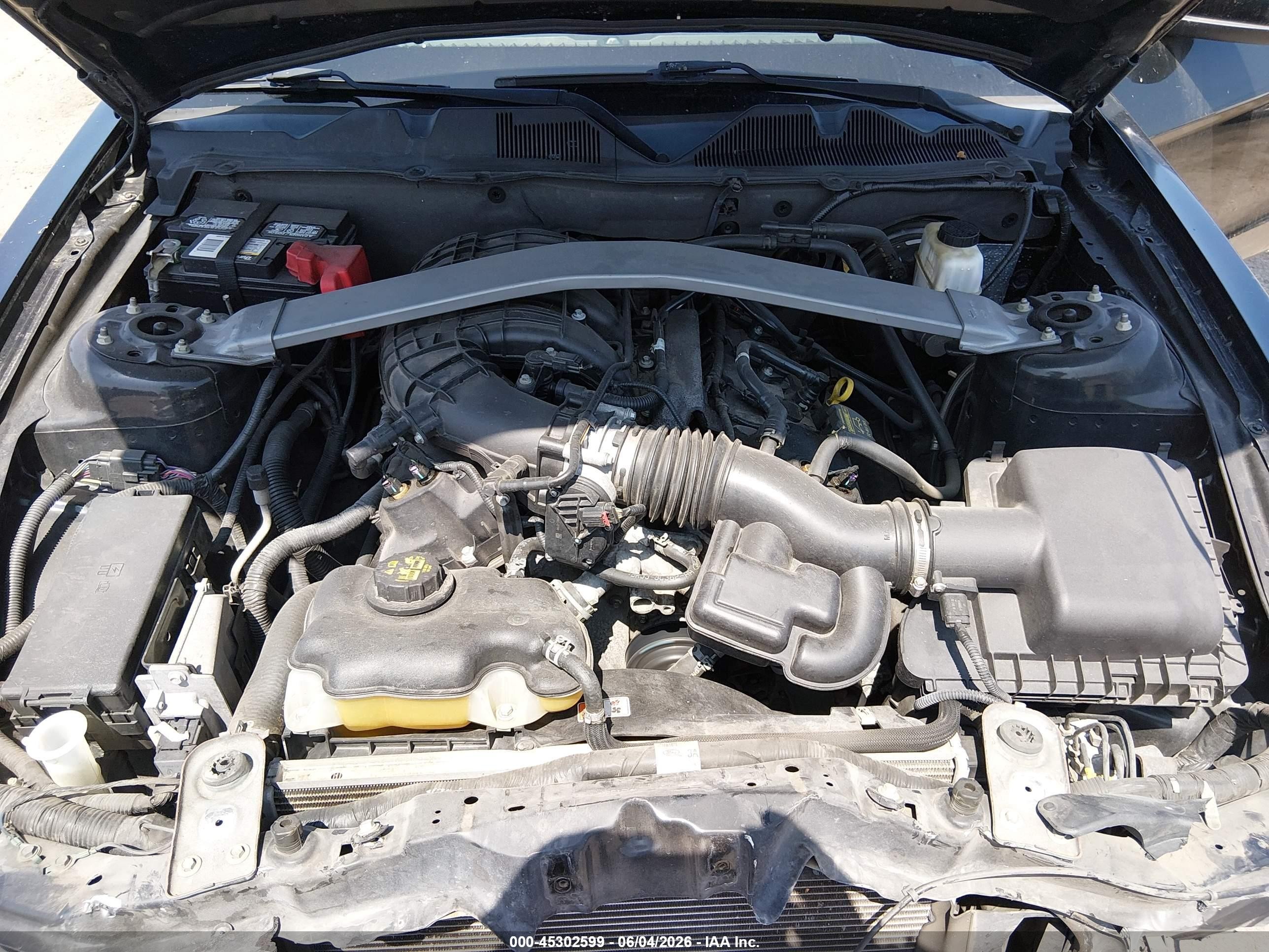 2013 Ford Mustang V6 Premium Черный vin: 1ZVBP8EM9D5236604
