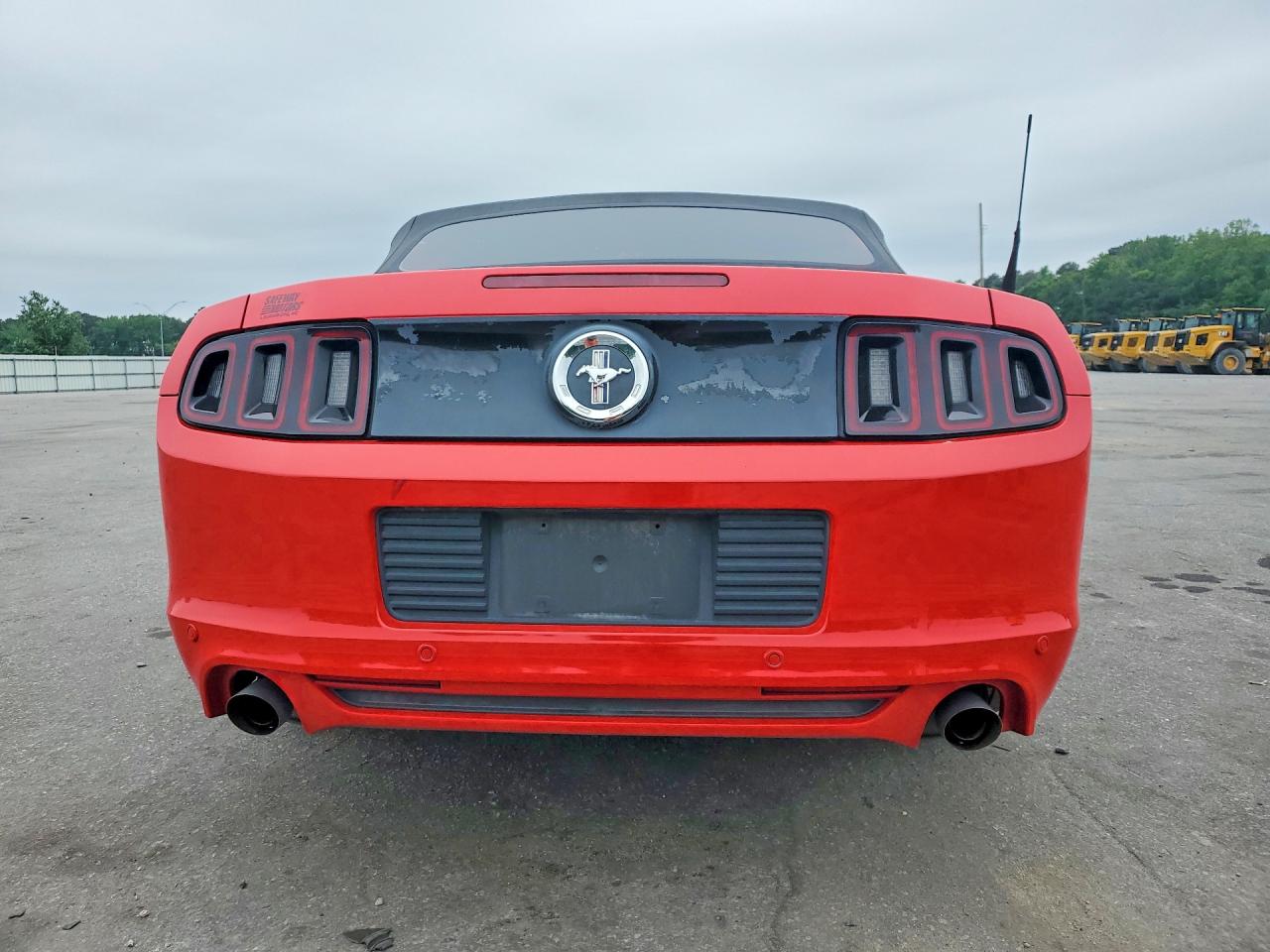 2013 Ford Mustang Red vin: 1ZVBP8EM9D5256500