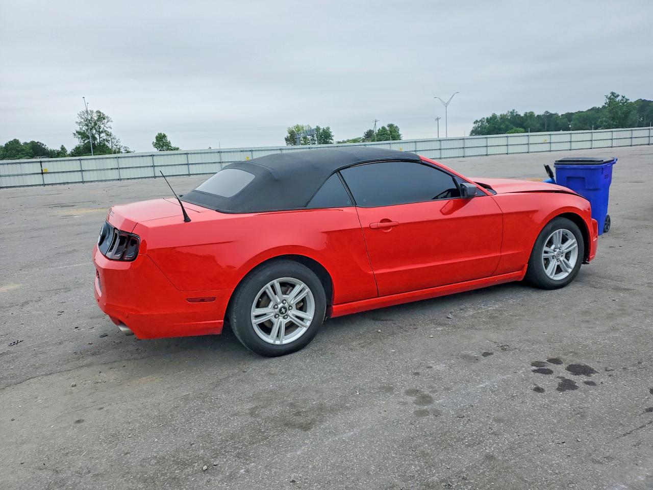 2013 Ford Mustang Red vin: 1ZVBP8EM9D5256500