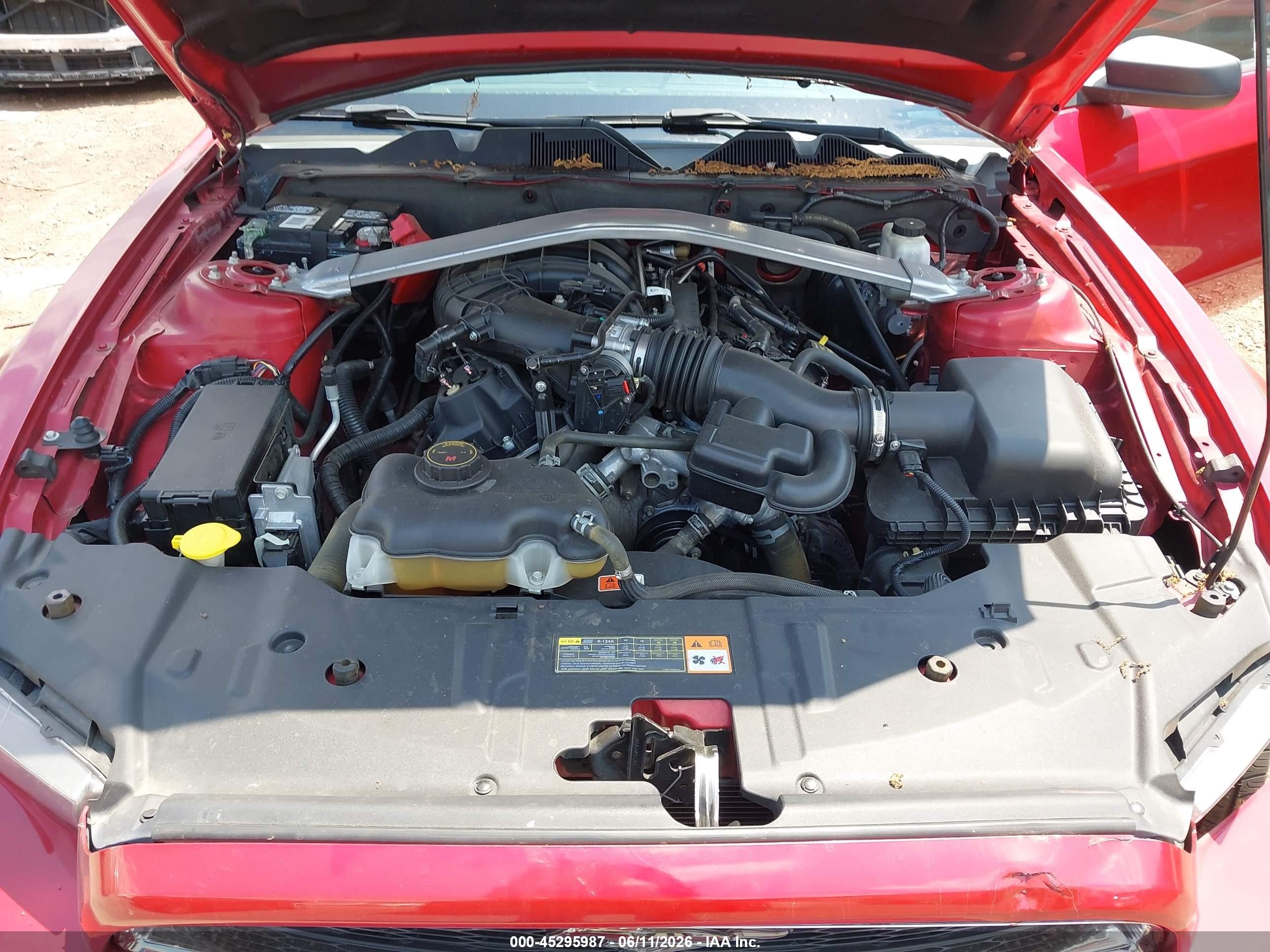 2013 Ford Mustang V6 Красный vin: 1ZVBP8EM9D5258103