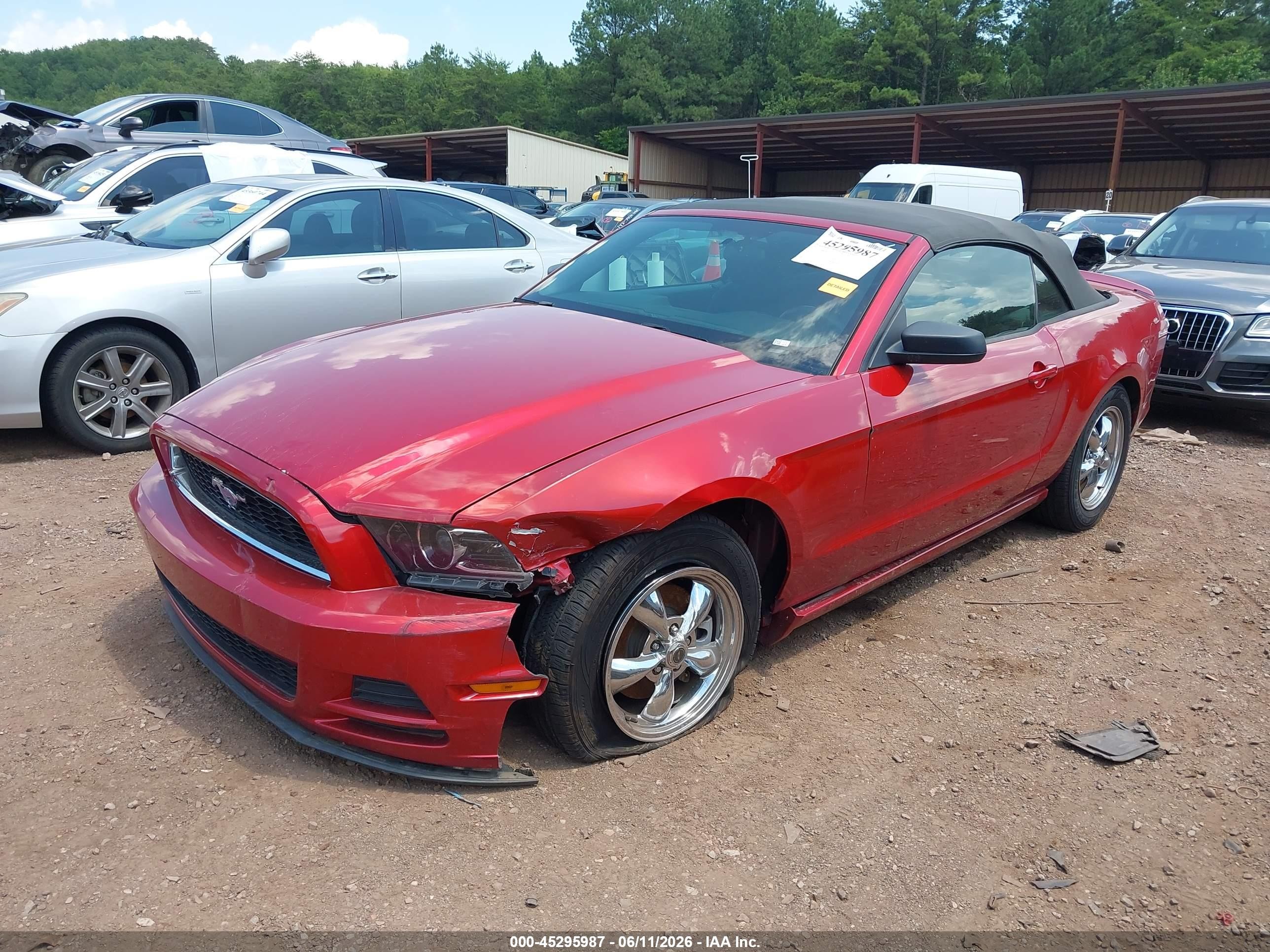 2013 Ford Mustang V6 Красный vin: 1ZVBP8EM9D5258103