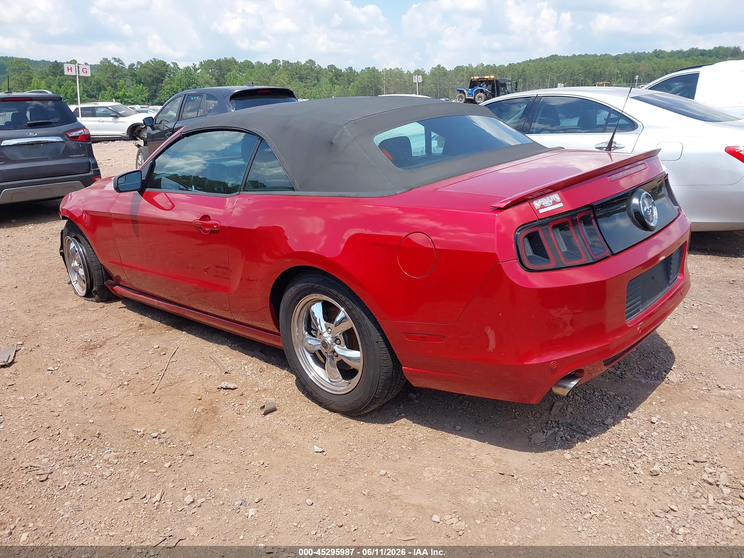 2013 Ford Mustang V6 Красный vin: 1ZVBP8EM9D5258103