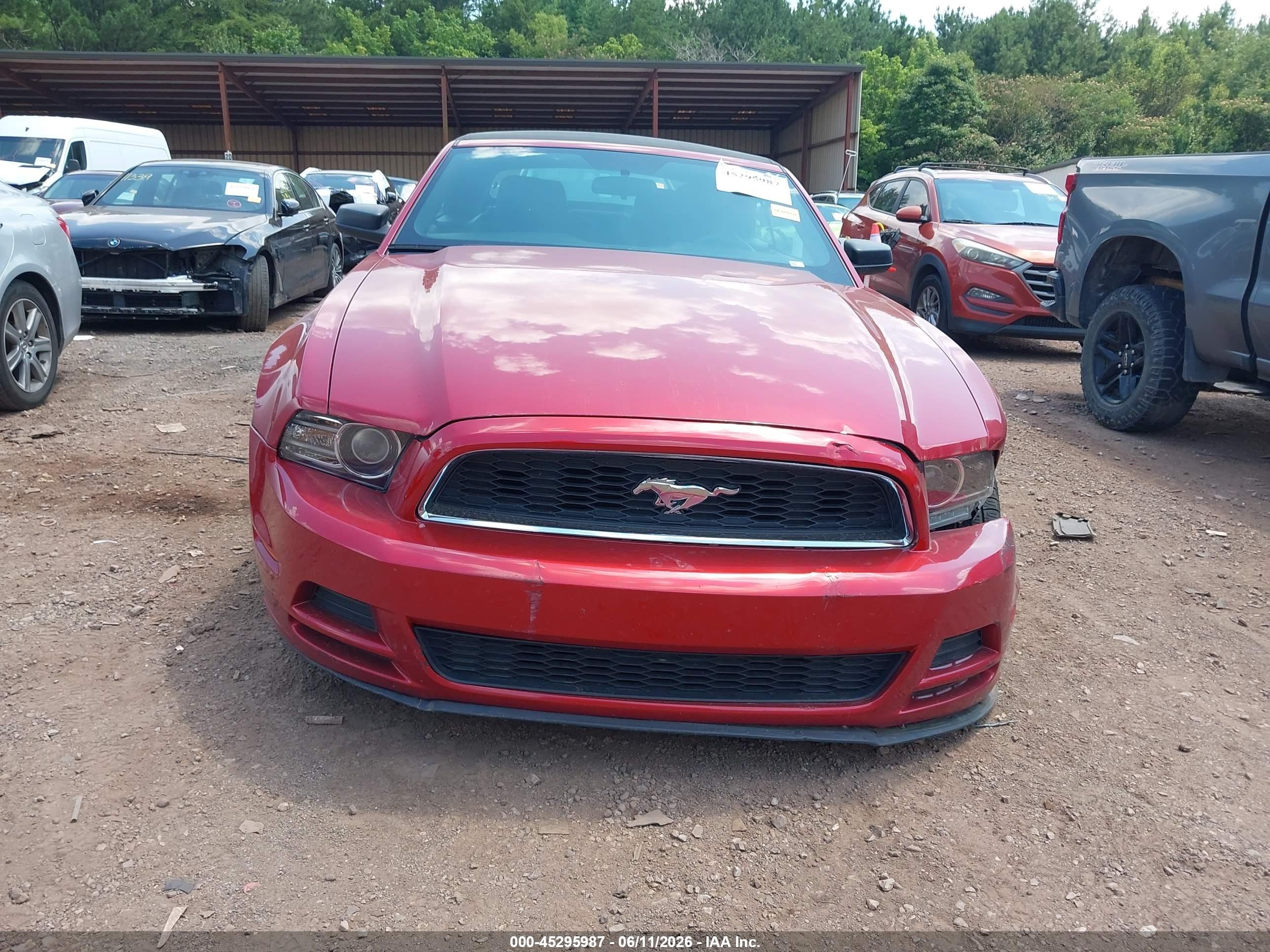 2013 Ford Mustang V6 Красный vin: 1ZVBP8EM9D5258103