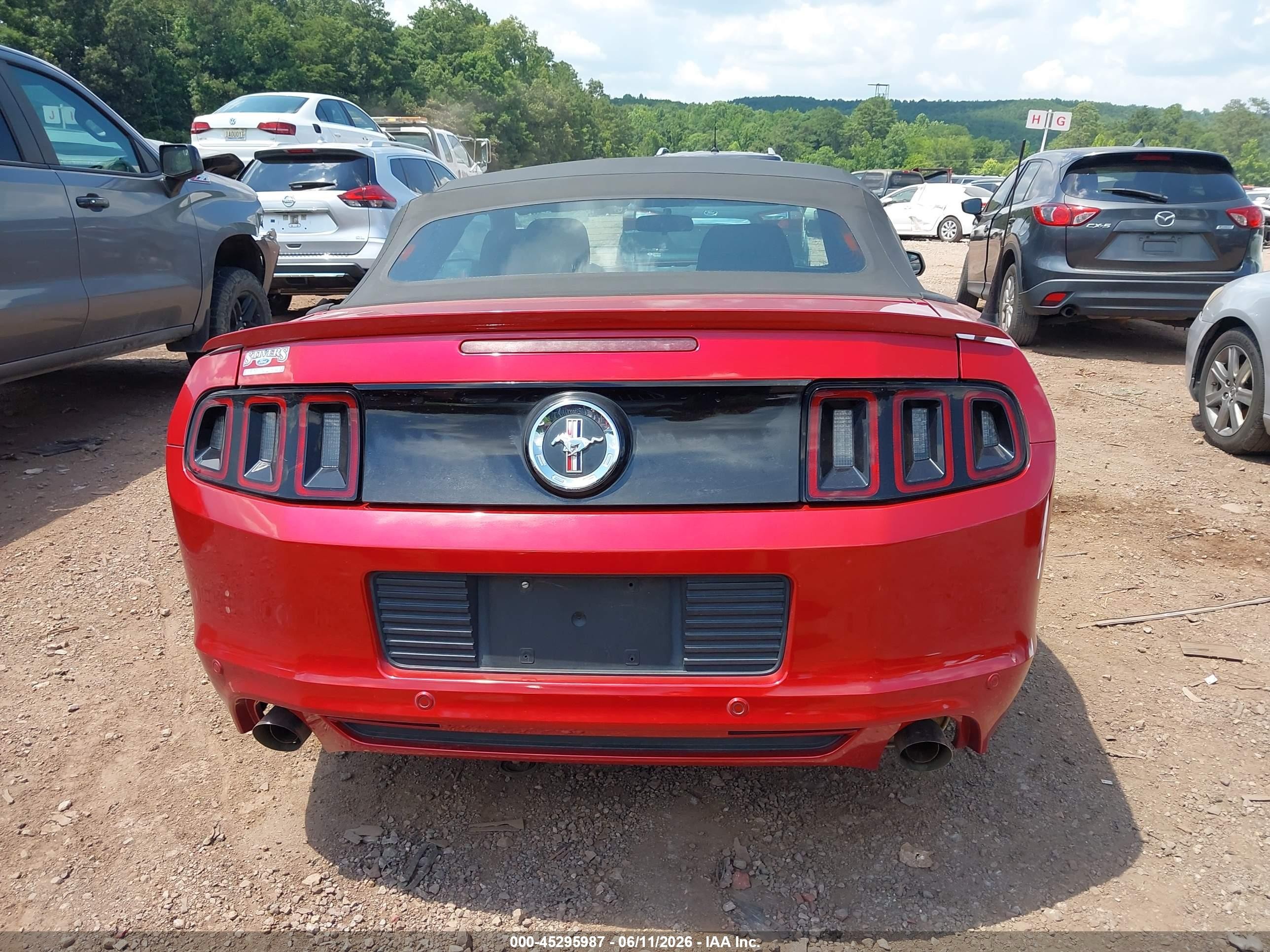 2013 Ford Mustang V6 Красный vin: 1ZVBP8EM9D5258103