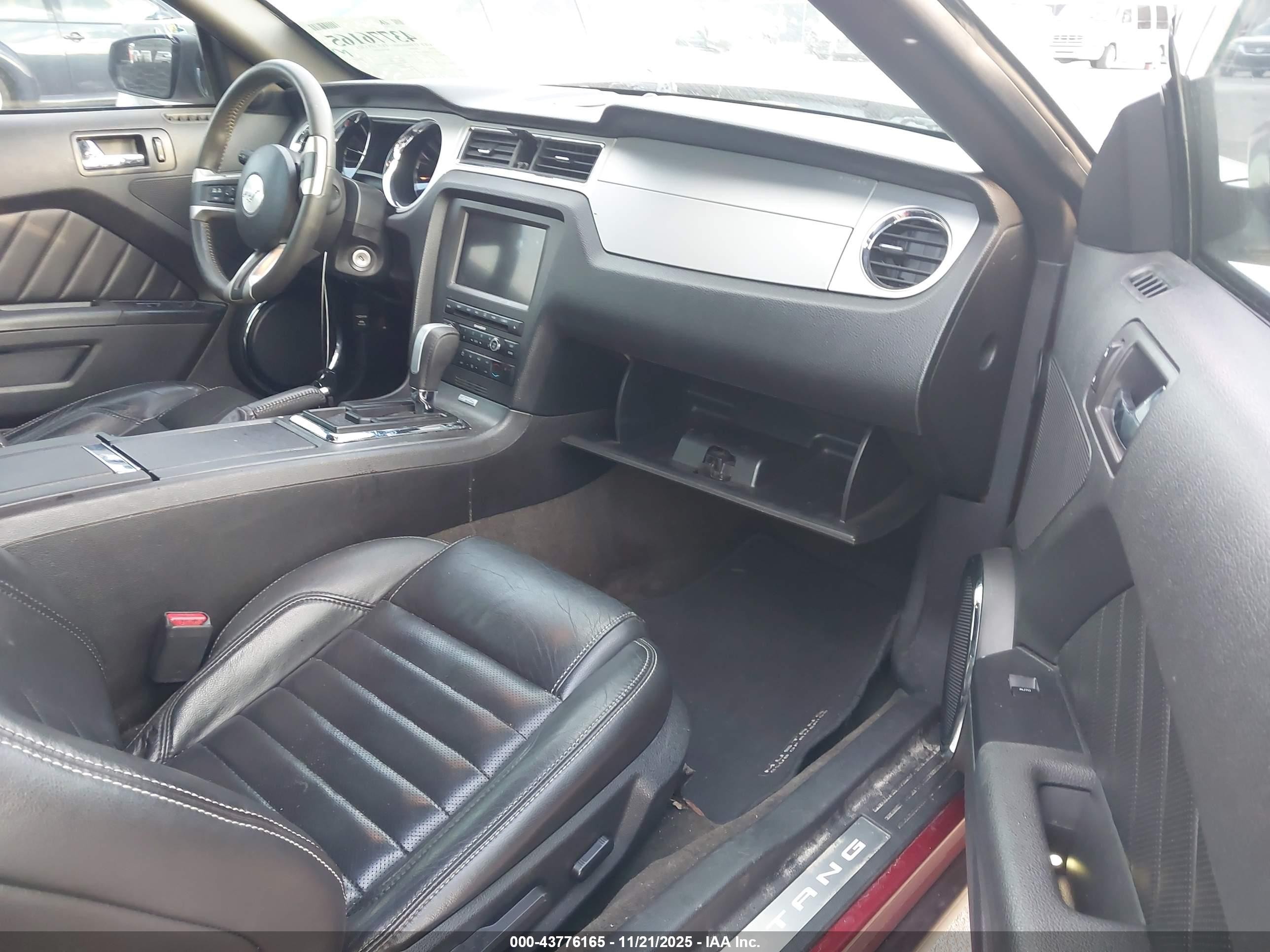 2014 Ford Mustang V6 Premium White vin: 1ZVBP8EM9E5255655