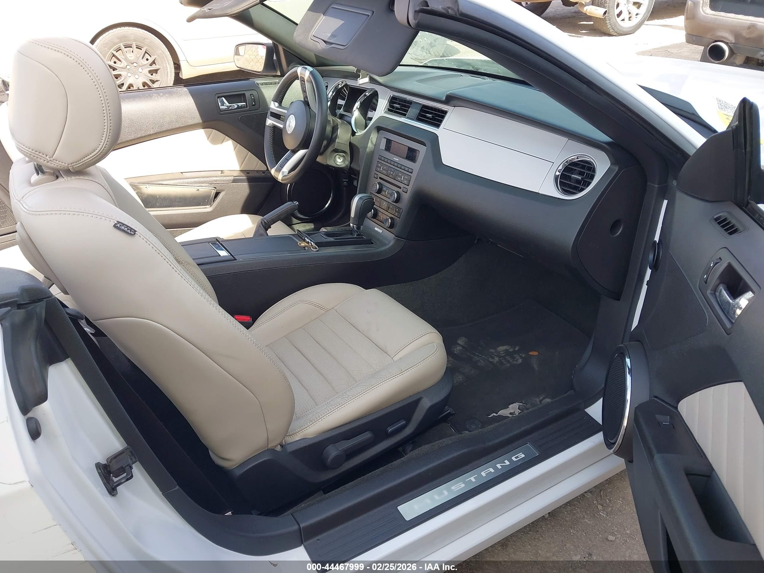 2014 Ford Mustang V6 Premium White vin: 1ZVBP8EM9E5296349