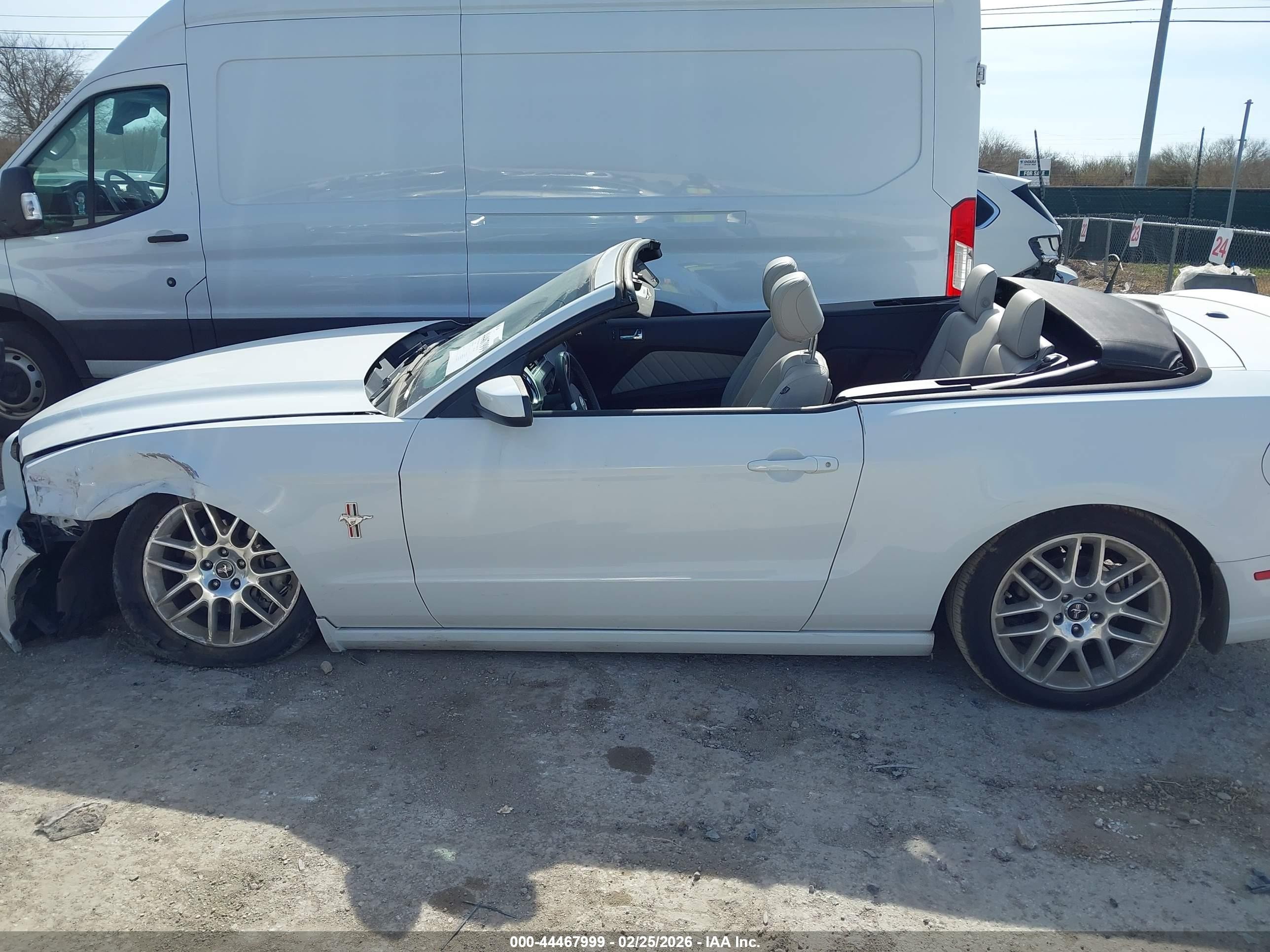 2014 Ford Mustang V6 Premium White vin: 1ZVBP8EM9E5296349