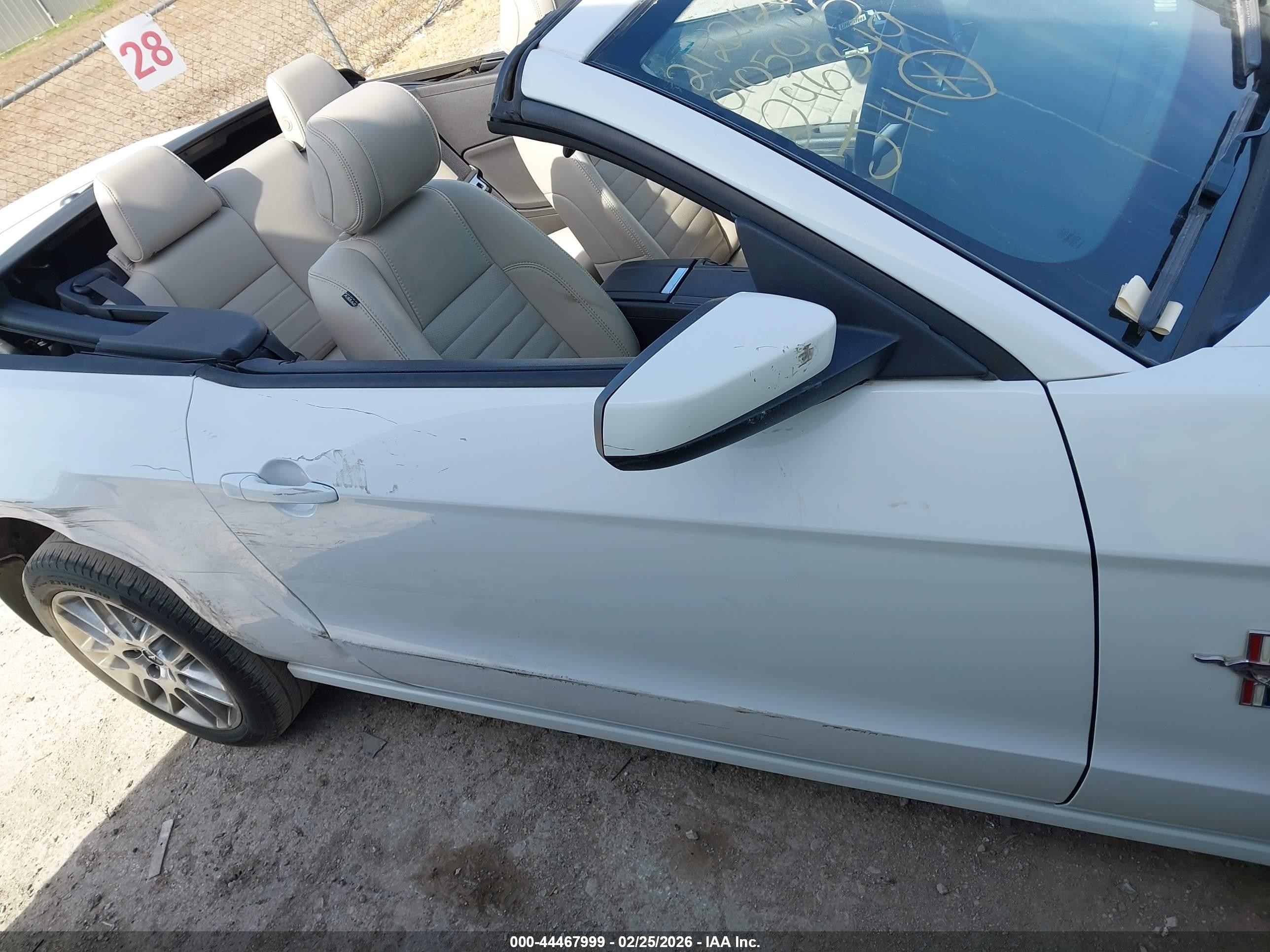2014 Ford Mustang V6 Premium White vin: 1ZVBP8EM9E5296349