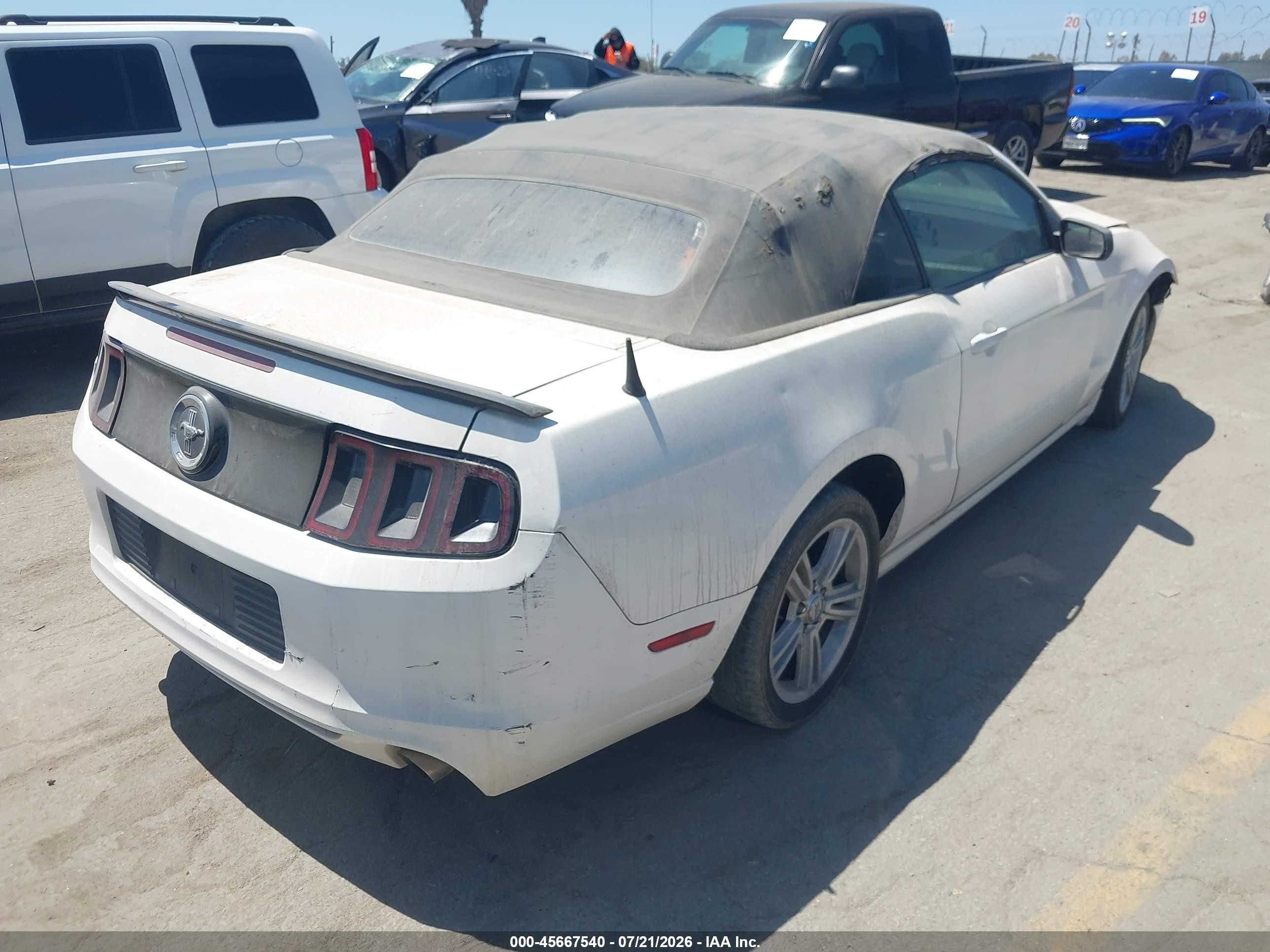 2013 Ford Mustang V6 White vin: 1ZVBP8EMXD5211338