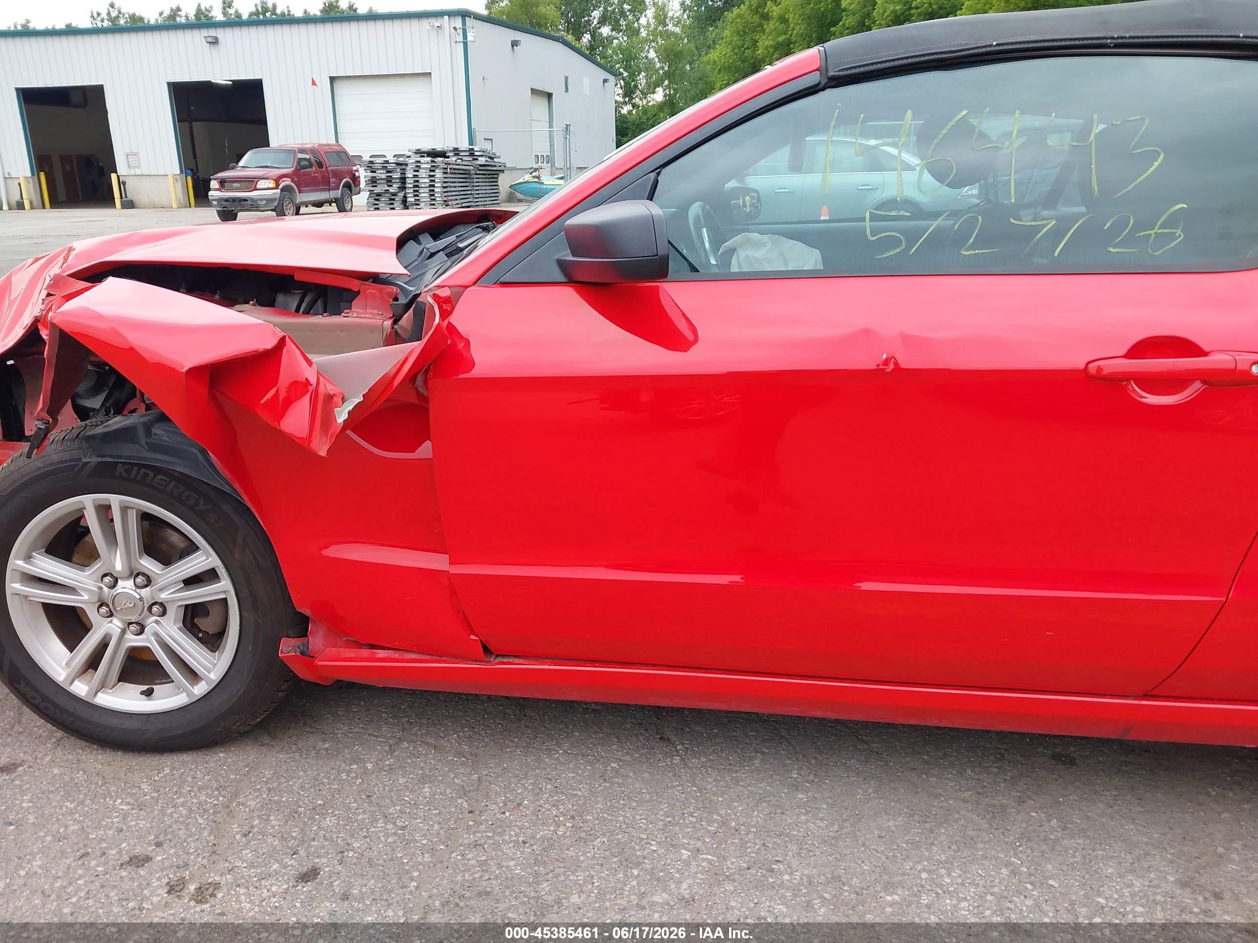 2013 Ford Mustang V6 Red vin: 1ZVBP8EMXD5219746