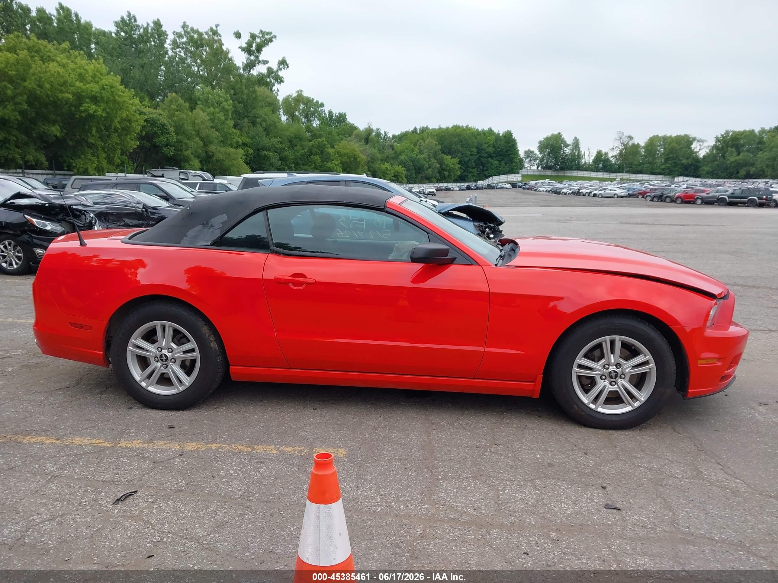 2013 Ford Mustang V6 Red vin: 1ZVBP8EMXD5219746