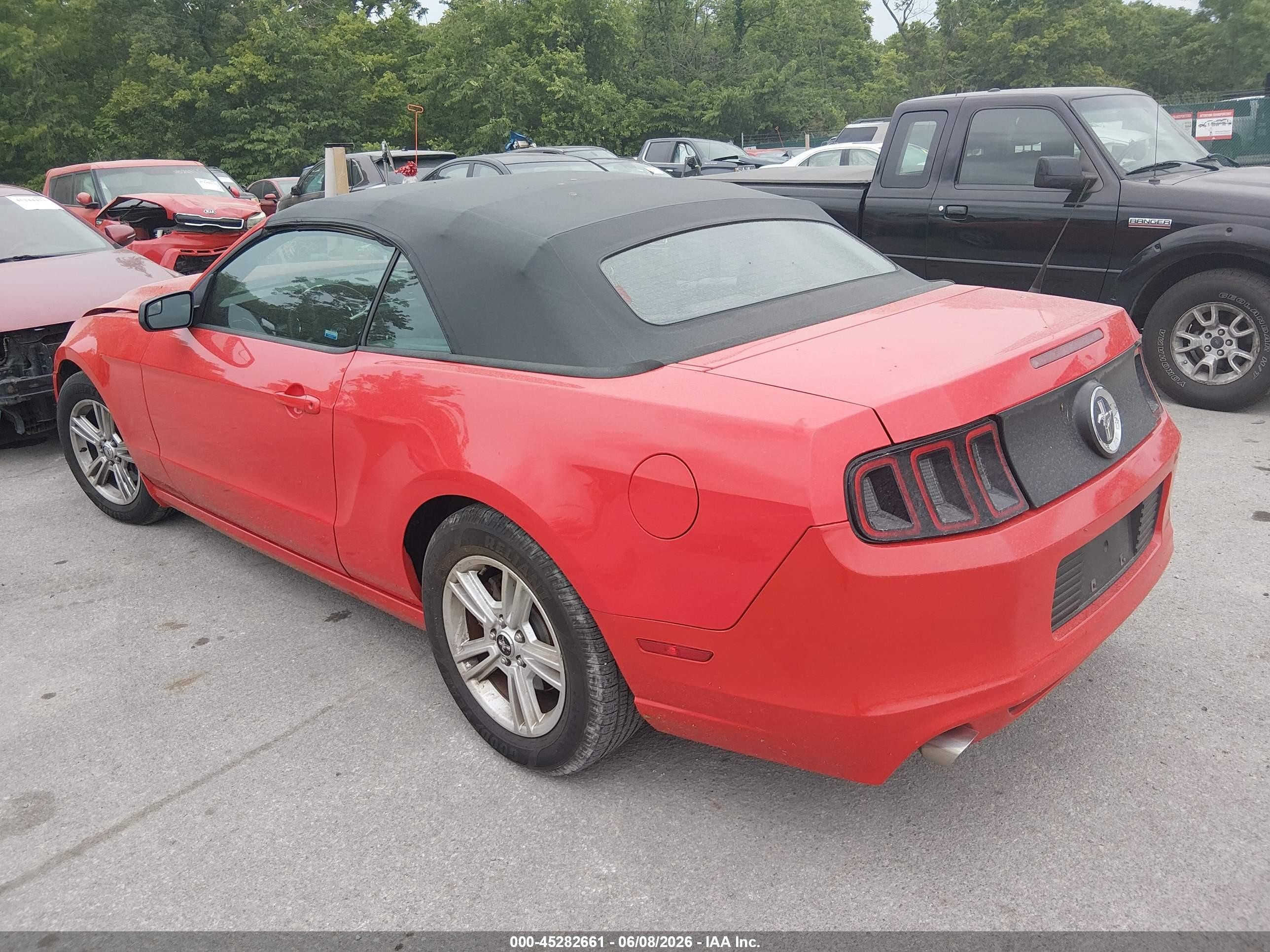 2014 Ford Mustang V6 Red vin: 1ZVBP8EMXE5227170